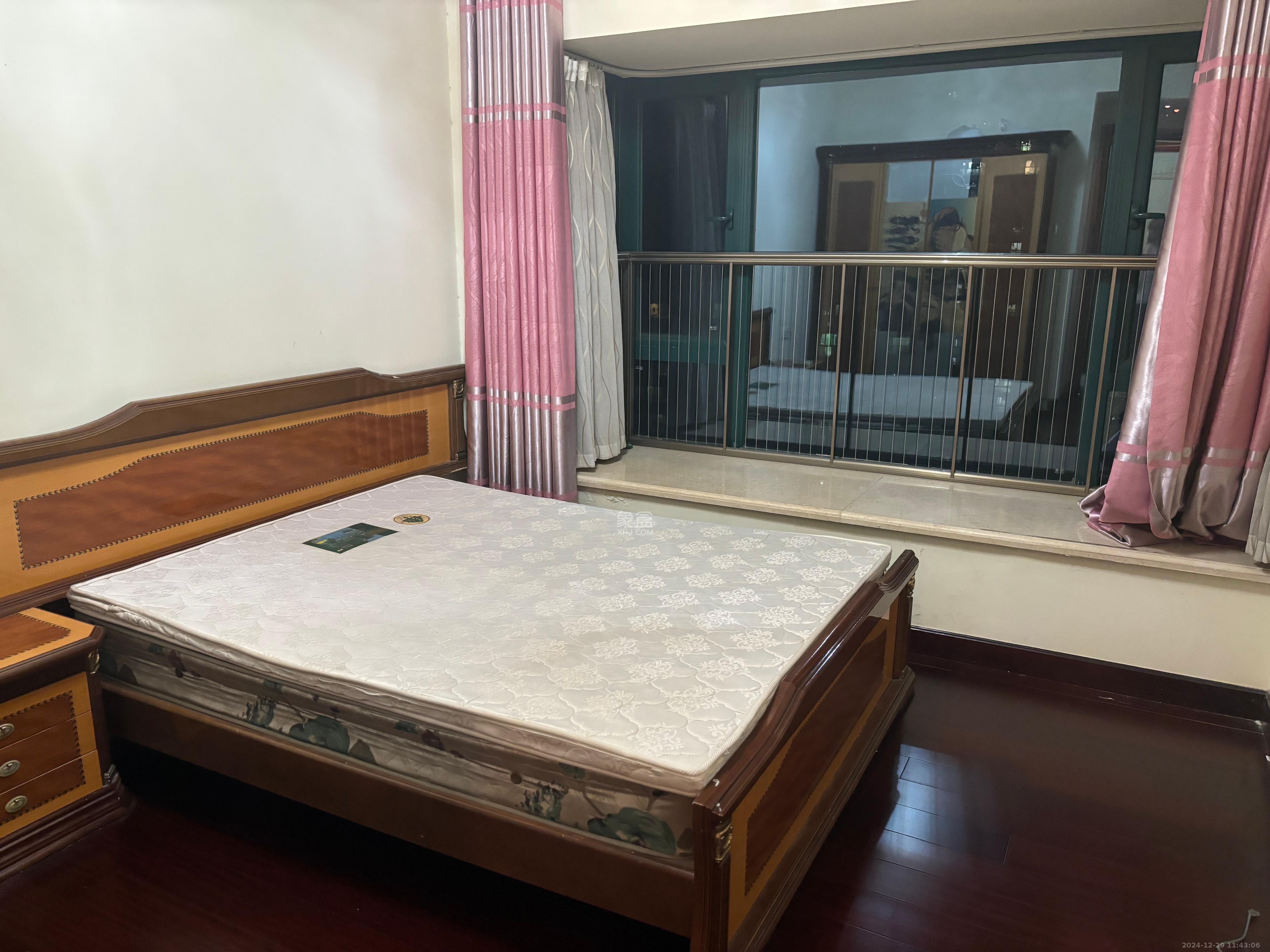 富基世纪公园 3室2厅1卫 1600.00元/月 富基世纪公园 3室2厅1卫 1600.00元/月室内图