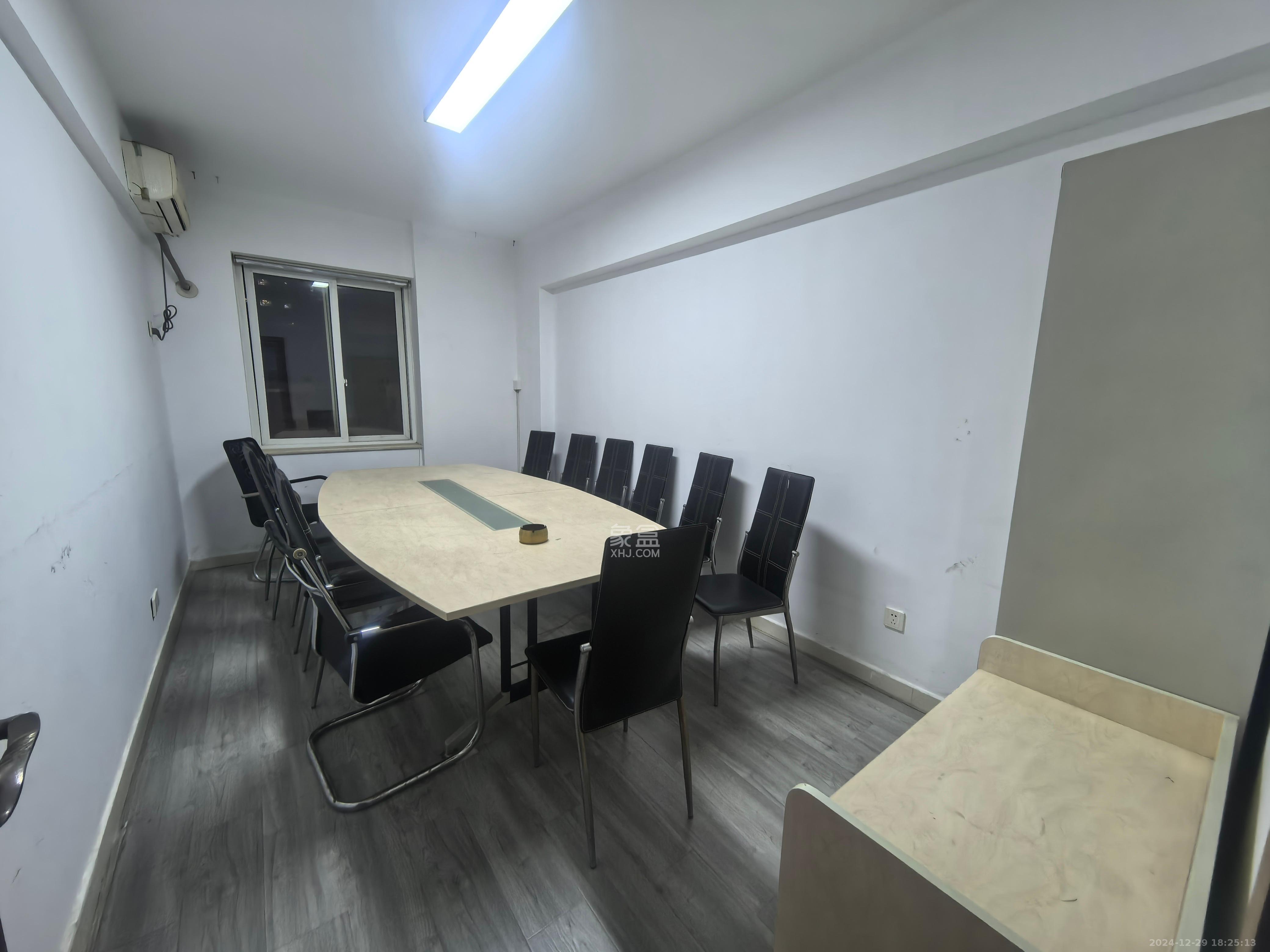 华龙公馆  4室2厅2卫    4400.0元/月室内图