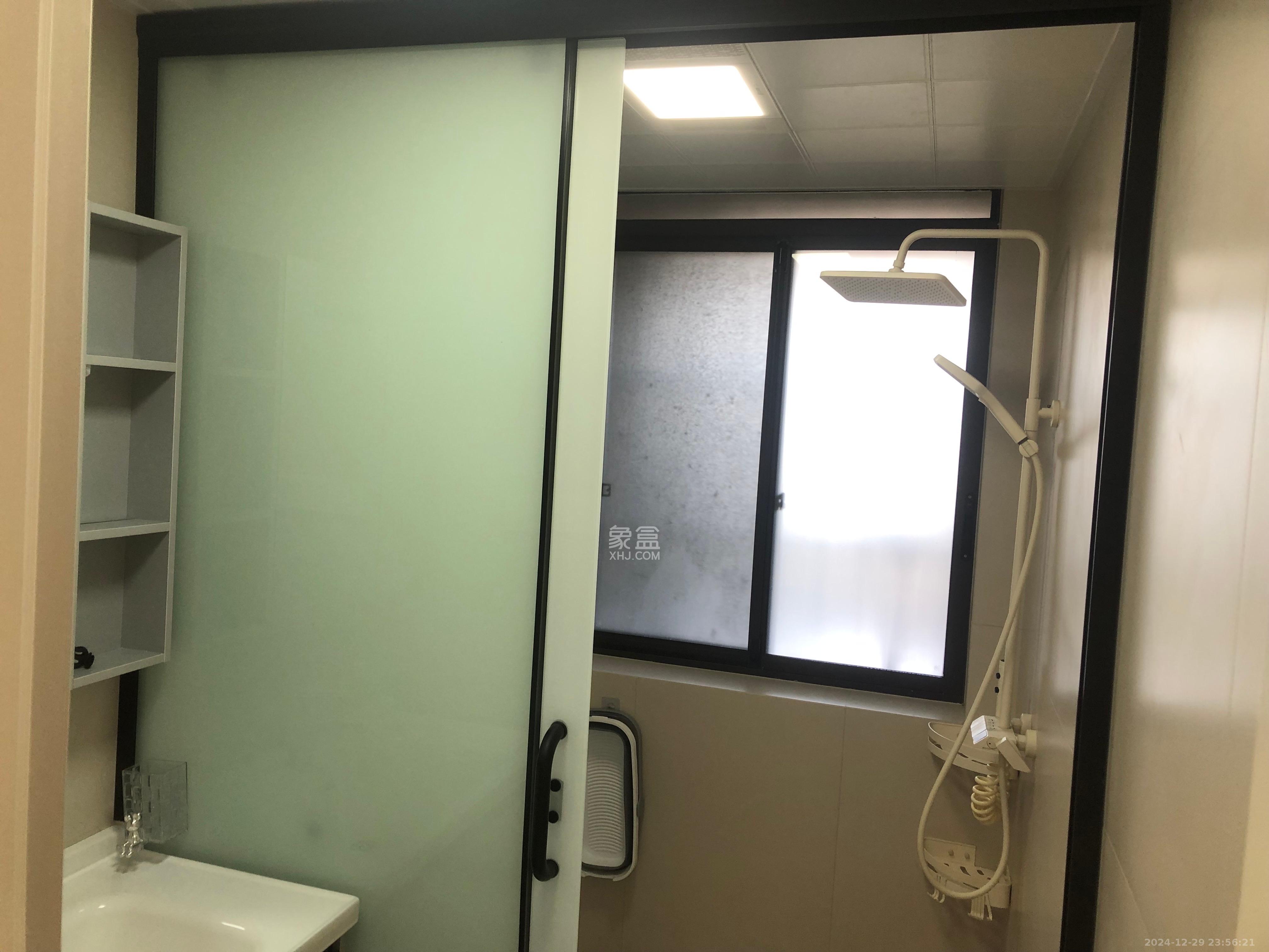 和景家园一期  1室0厅0卫    1700.0元/月 和景家园一期  1室0厅0卫    1700.0元/月室内图