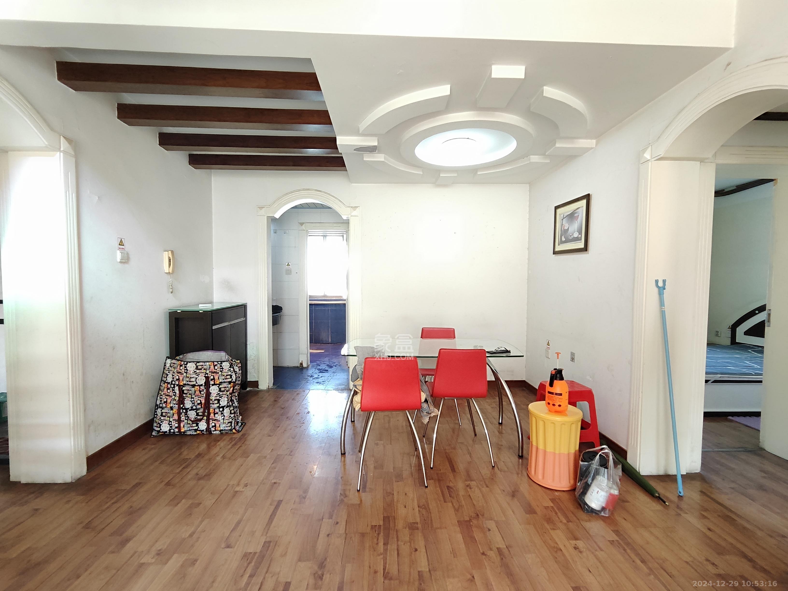 南明苑西区 4室2厅2卫 3180.0元/月 南明苑西区 4室2厅2卫 3180.0元/月室内图