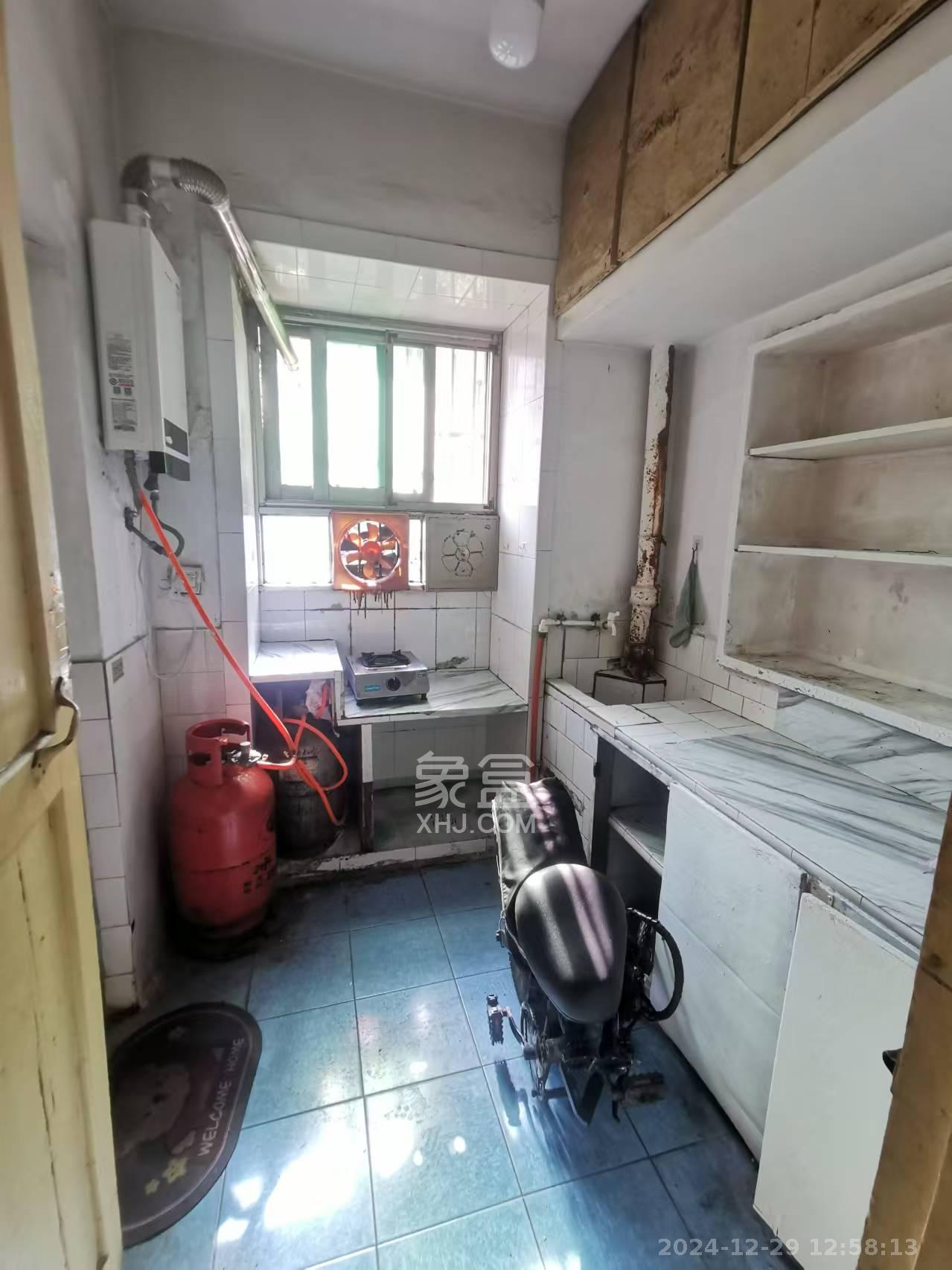 红花坡社区 2室1厅1卫 1300.0元/月 红花坡社区 2室1厅1卫 1300.0元/月室内图