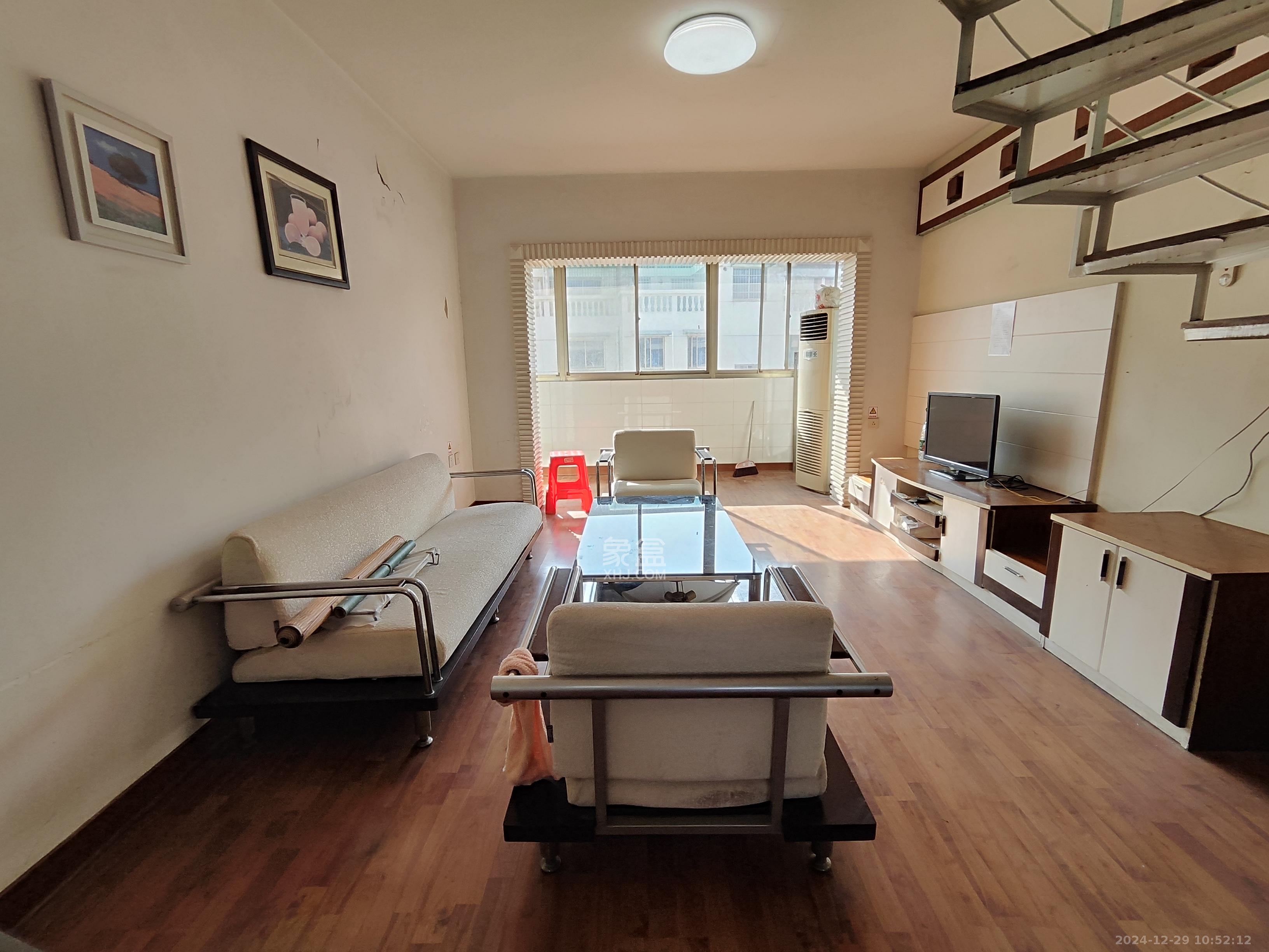 南明苑西区 4室2厅2卫 3180.0元/月 南明苑西区 4室2厅2卫 3180.0元/月室内图