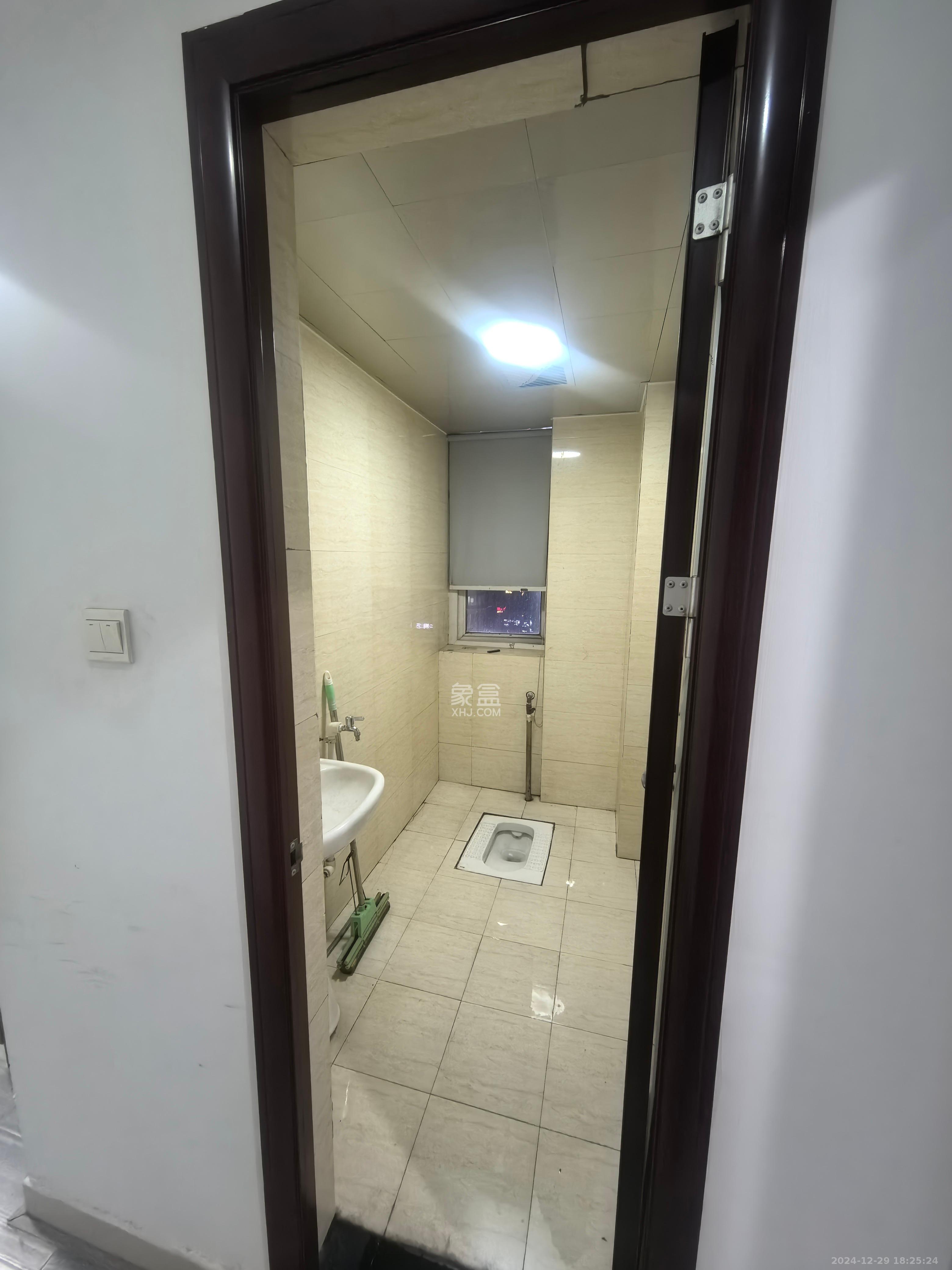 华龙公馆  4室2厅2卫    4400.0元/月室内图