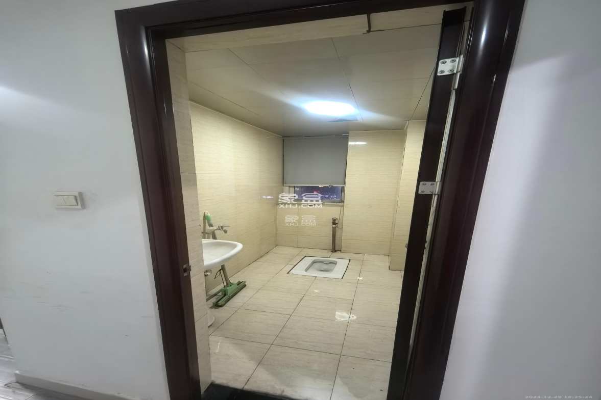 华龙公馆 4室2厅2卫 4400.0元/月 华龙公馆 4室2厅2卫 4400.0元/月室内图