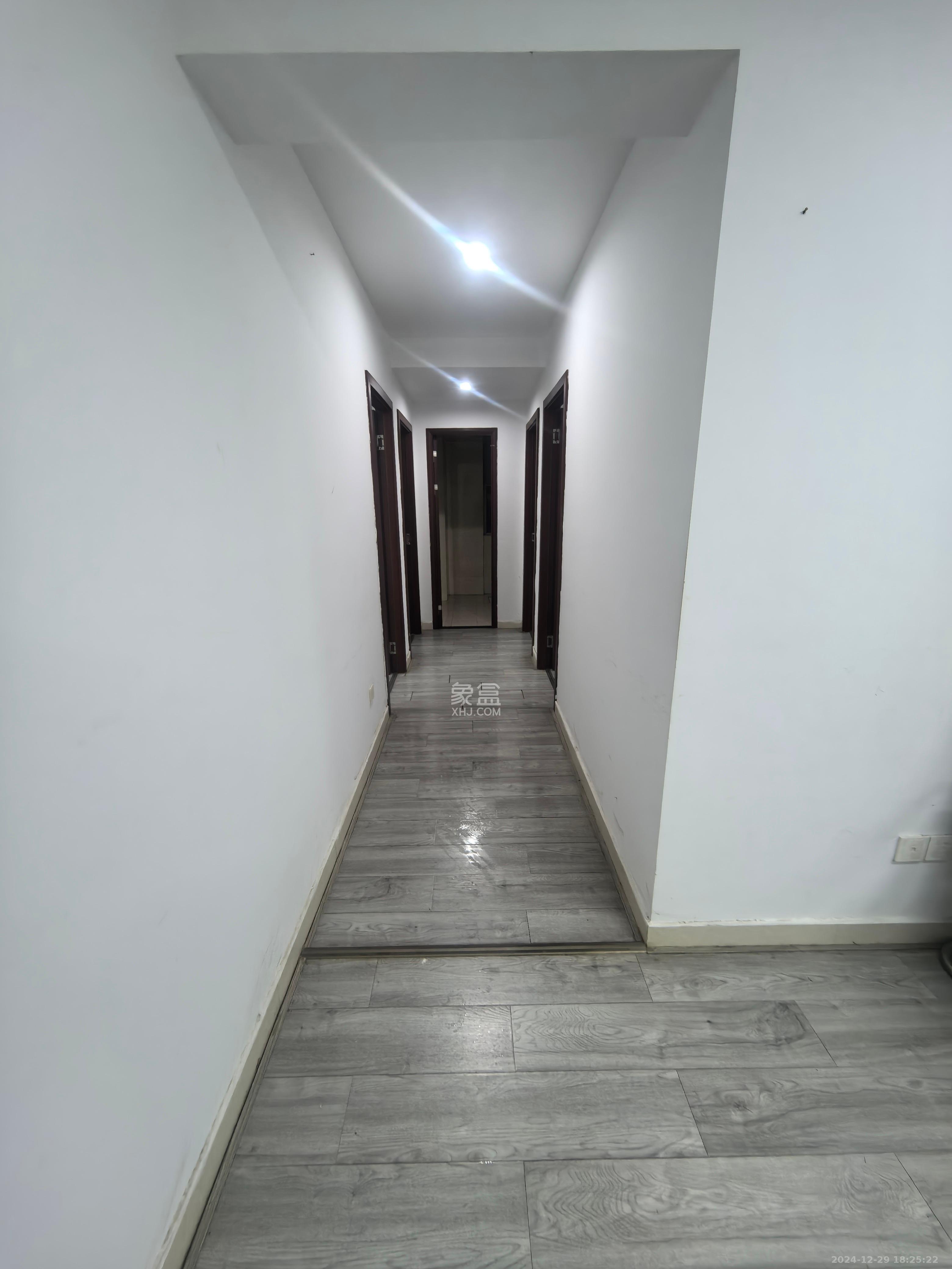 华龙公馆  4室2厅2卫    4400.0元/月室内图