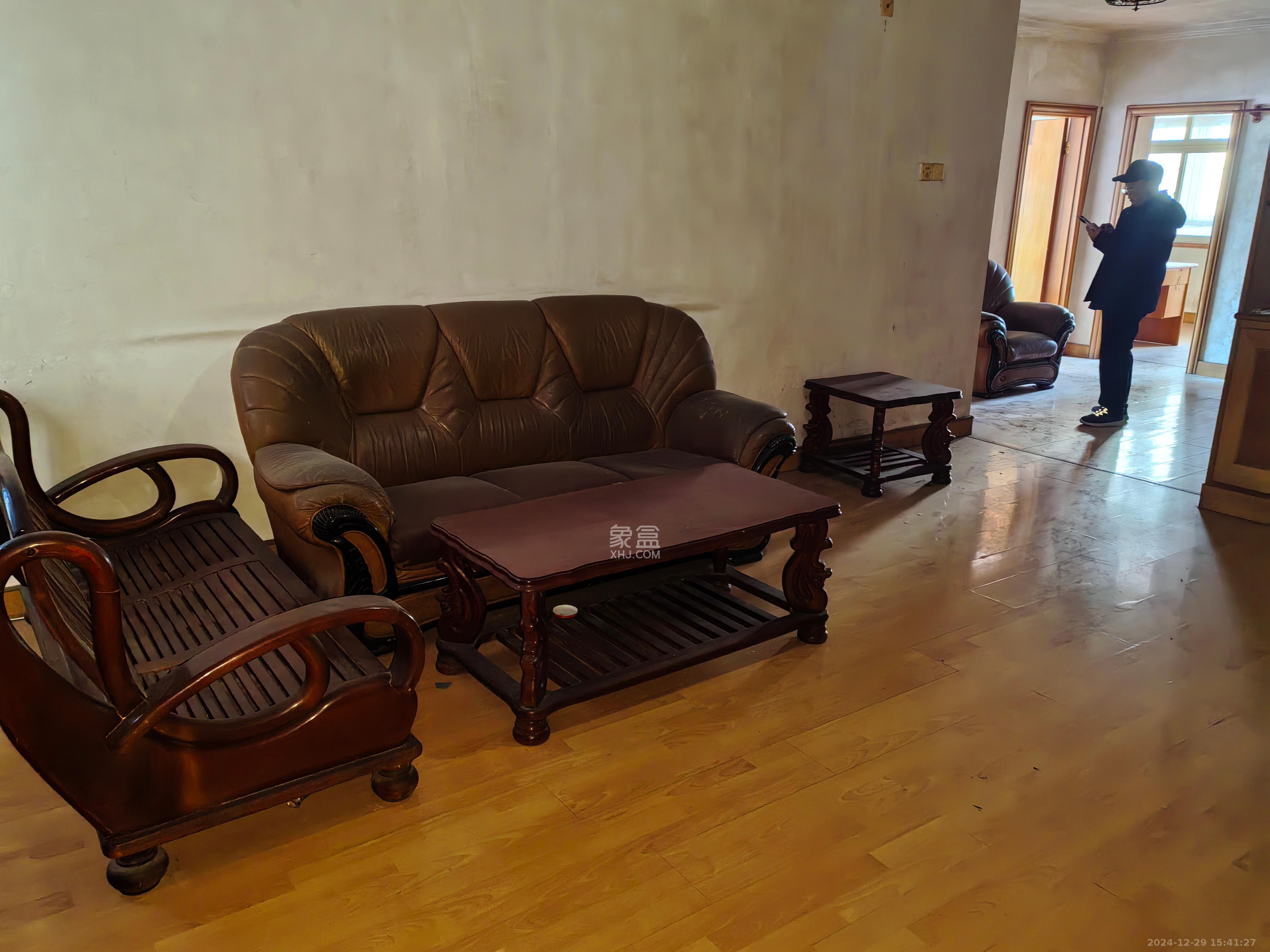 韭菜园商住楼 3室2厅2卫 3600.0元/月 韭菜园商住楼 3室2厅2卫 3600.0元/月室内图