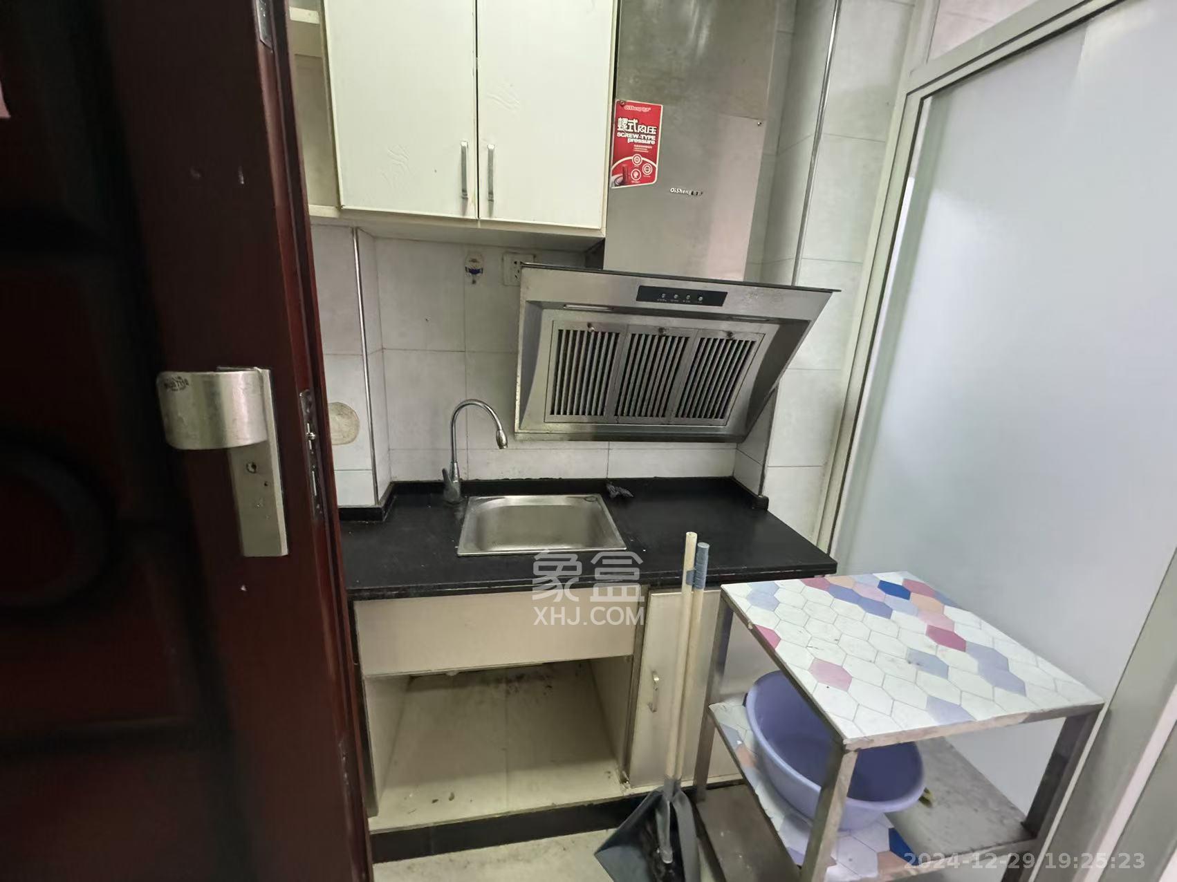 万象凯旋湾 1室1厅1卫 1500.0元/月 万象凯旋湾 1室1厅1卫 1500.0元/月室内图