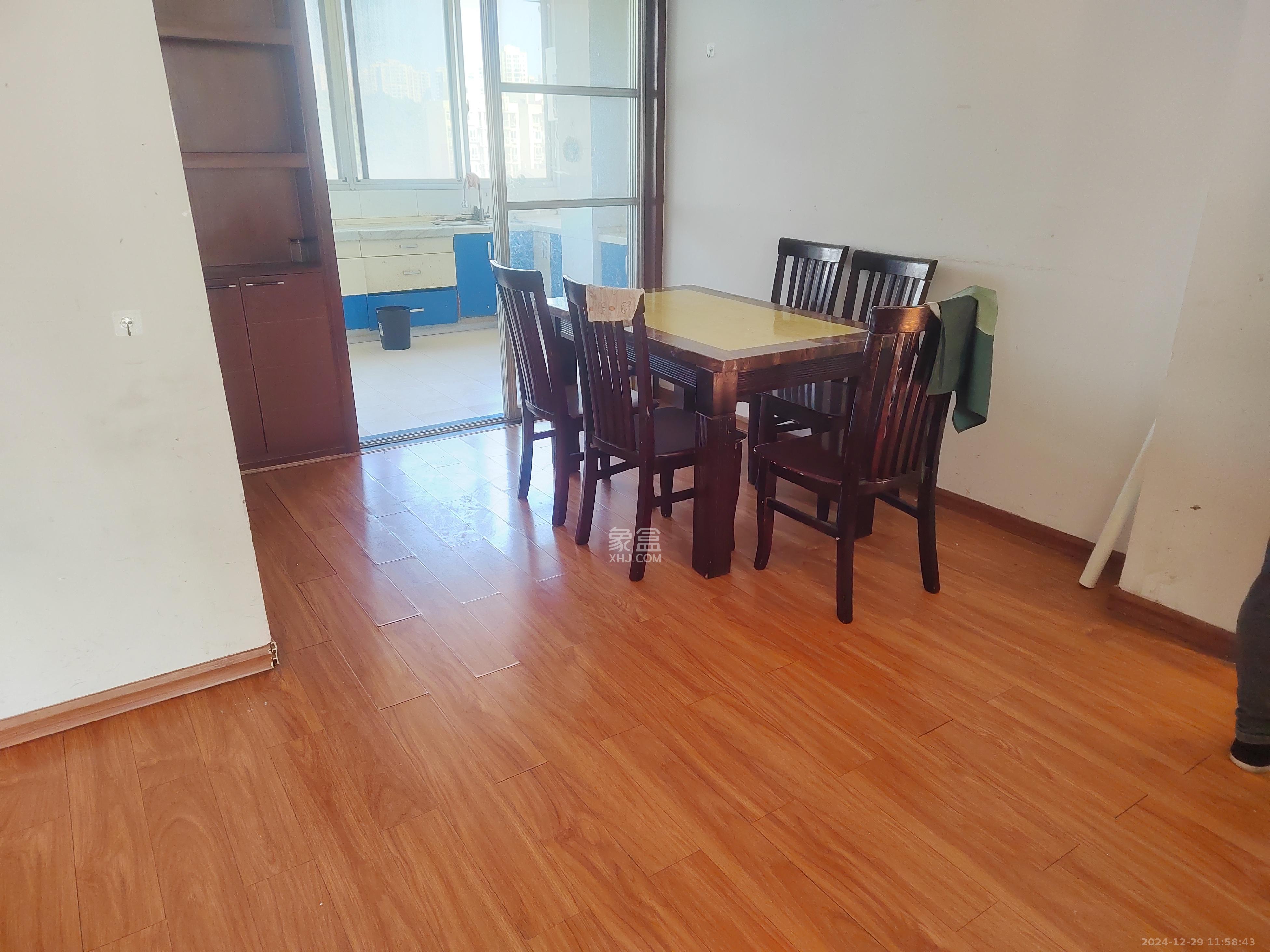 鄱阳小区  3室2厅2卫    2000.0元/月 鄱阳小区  3室2厅2卫    2000.0元/月室内图