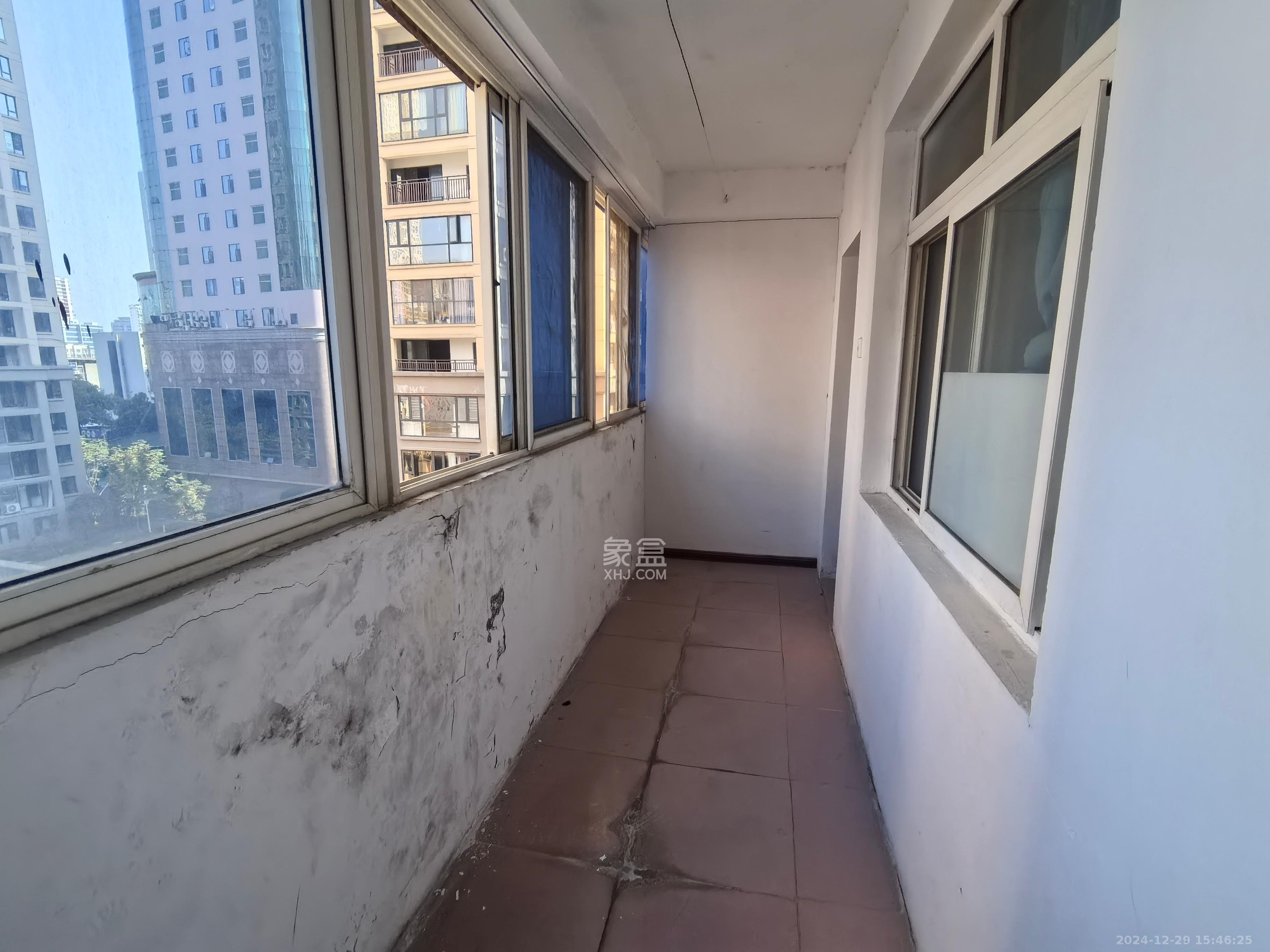 韭菜园商住楼 3室2厅2卫 2900.0元/月 韭菜园商住楼 3室2厅2卫 2900.0元/月室内图