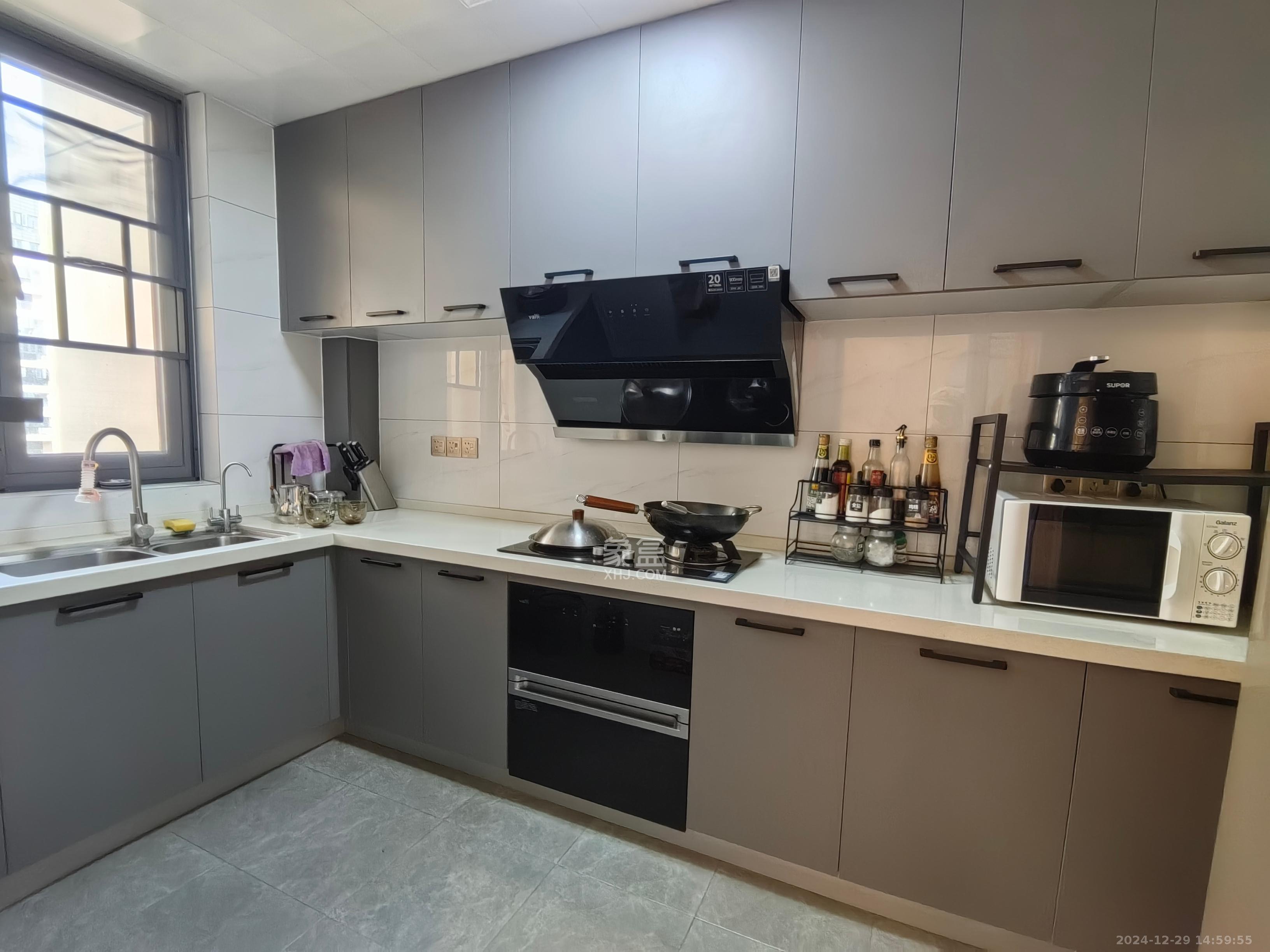 怡海星城 3室2厅2卫 3000.0元/月 怡海星城 3室2厅2卫 3000.0元/月室内图