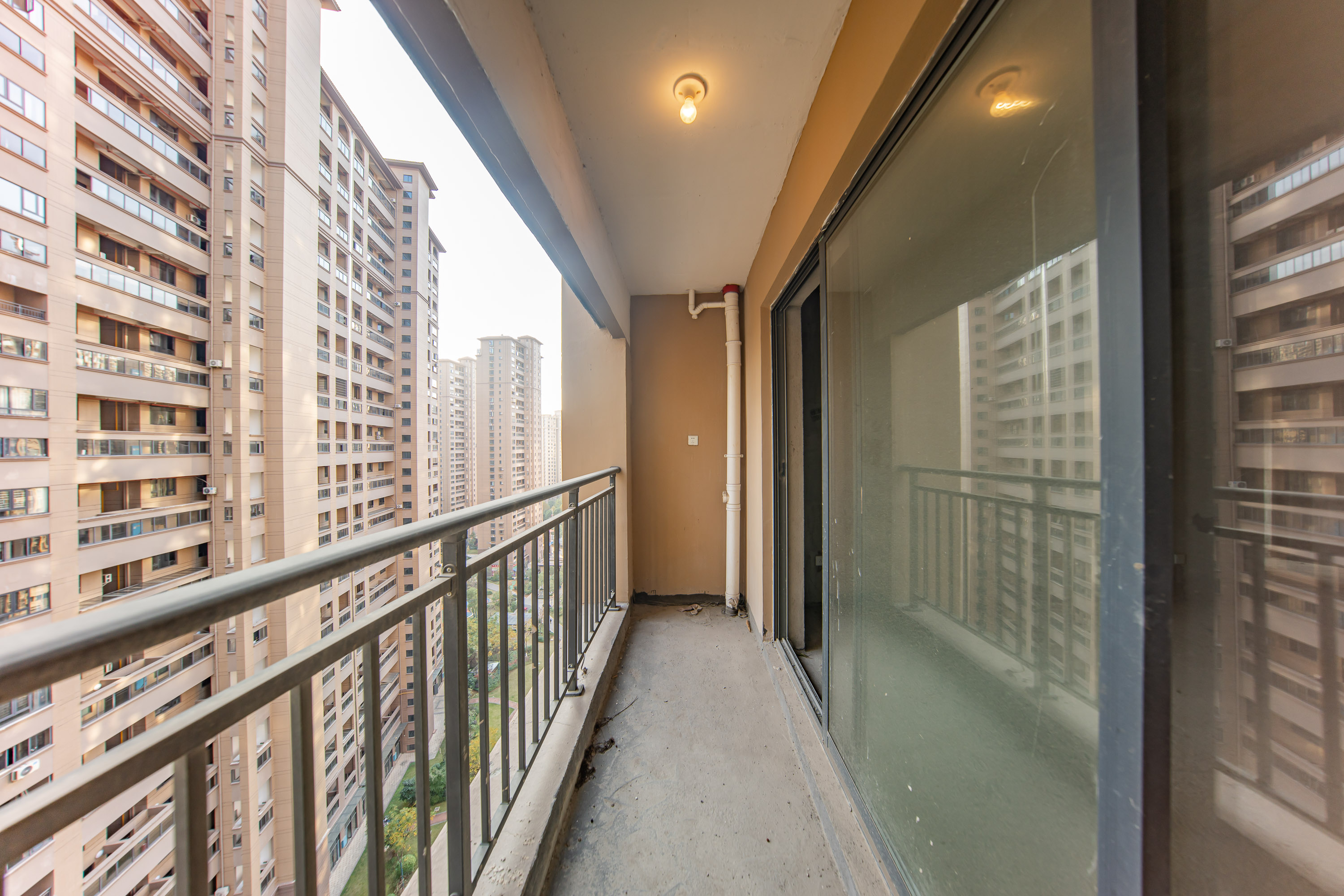 邦盛水岸御园 4室2厅2卫 75.0万 邦盛水岸御园 4室2厅2卫 75.0万阳台