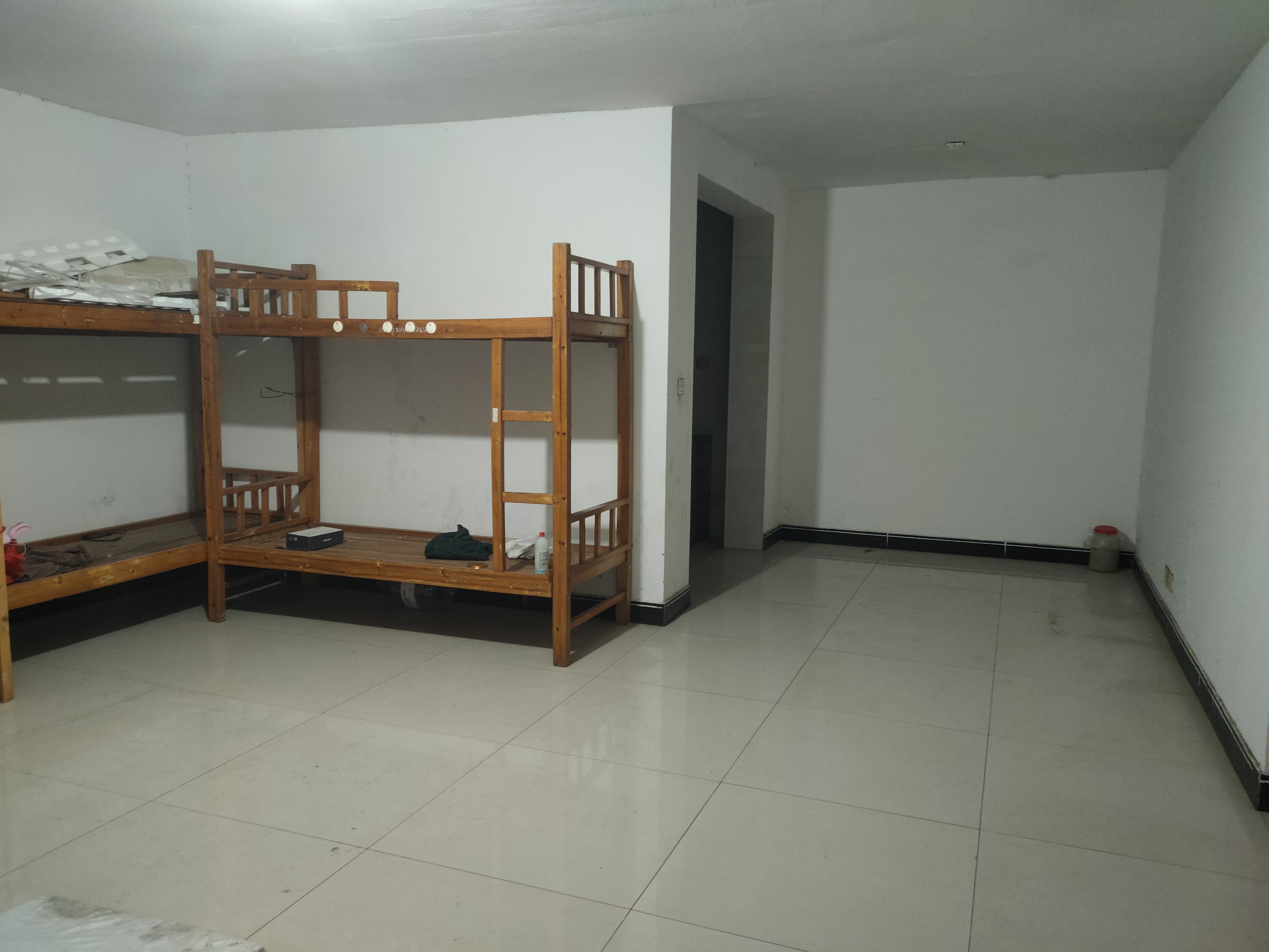 新星小区 5室2厅2卫 1700.0元/月 新星小区 5室2厅2卫 1700.0元/月室内图