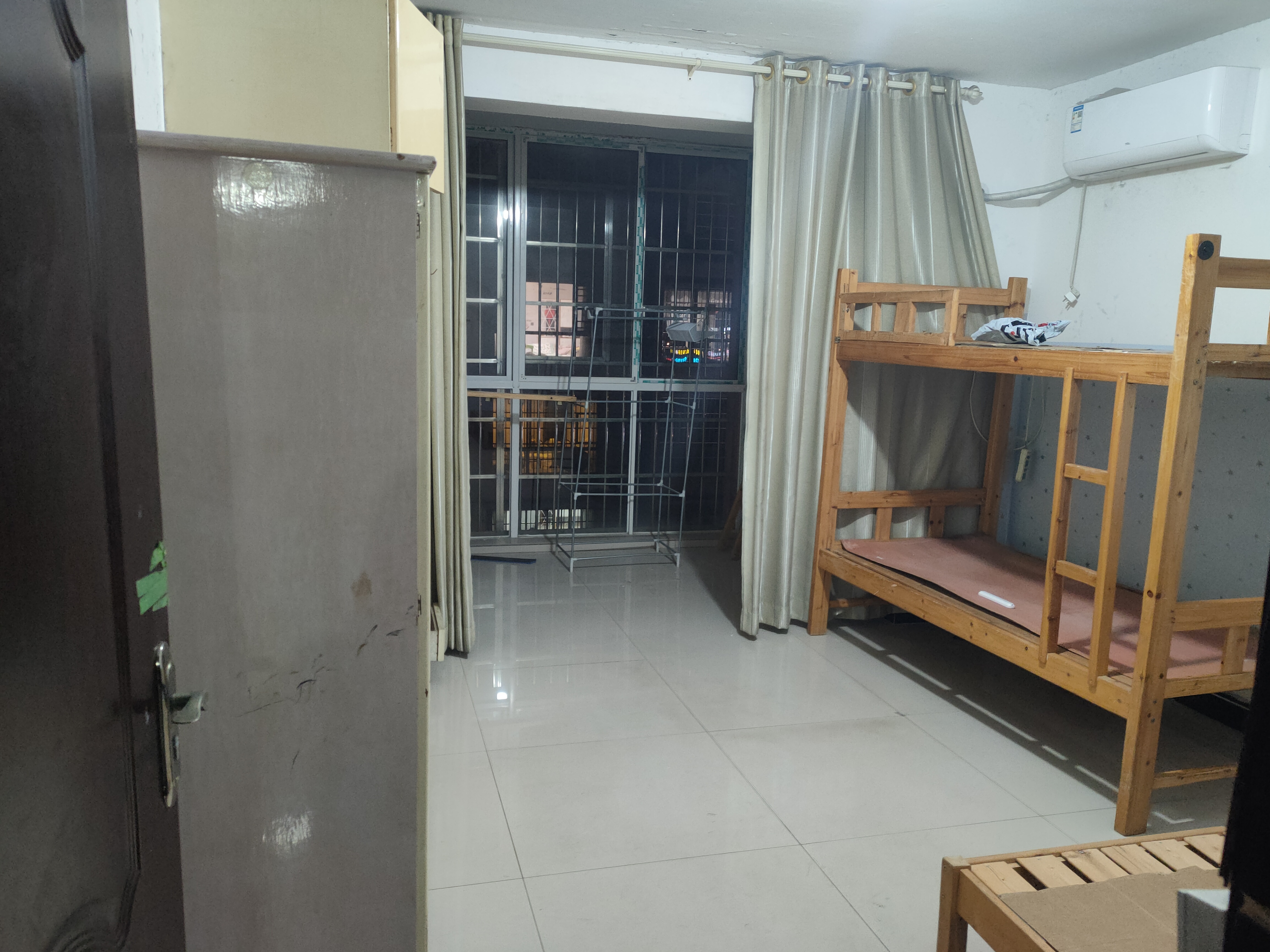 新星小区 5室2厅2卫 1700.0元/月 新星小区 5室2厅2卫 1700.0元/月室内图