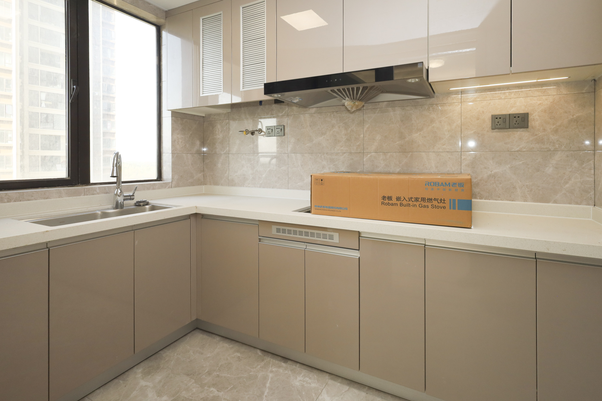 恒基旭辉湖山赋 3室2厅2卫 82.5万 恒基旭辉湖山赋 3室2厅2卫 82.5万厨房