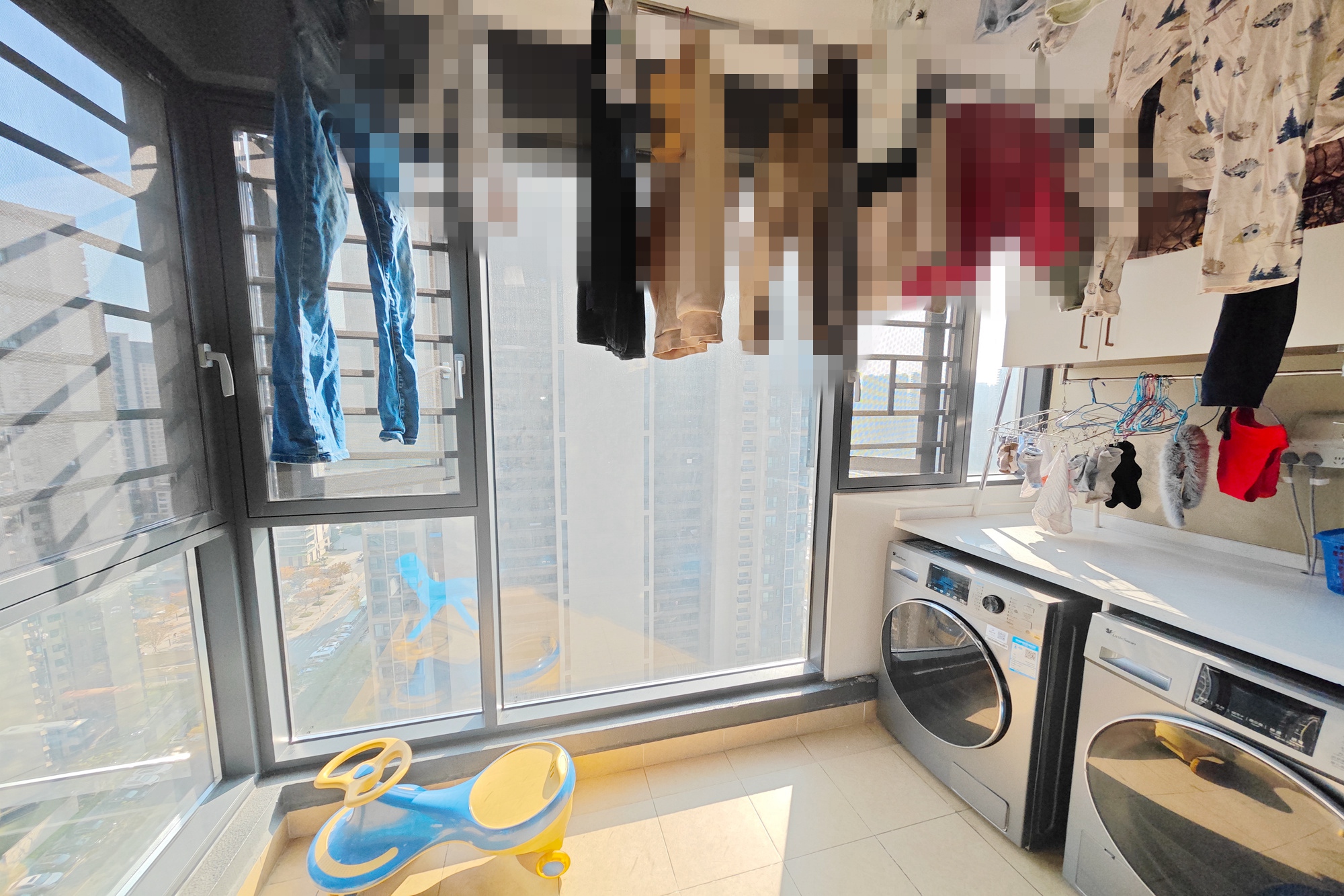 万科魅力之城  3室2厅2卫   106.00万阳台