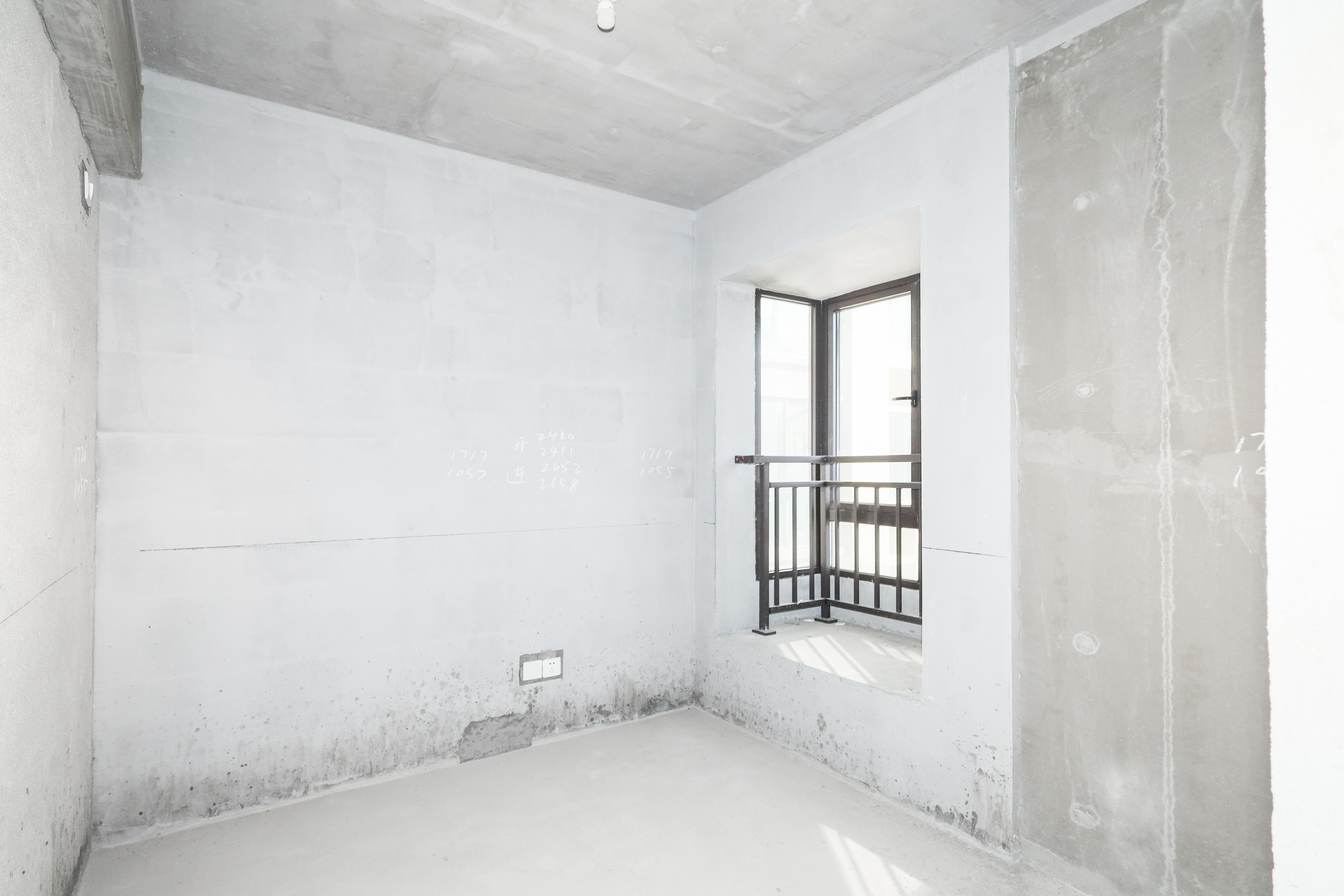 中国铁建梅溪青秀三期  3室2厅2卫   142.00万卧室