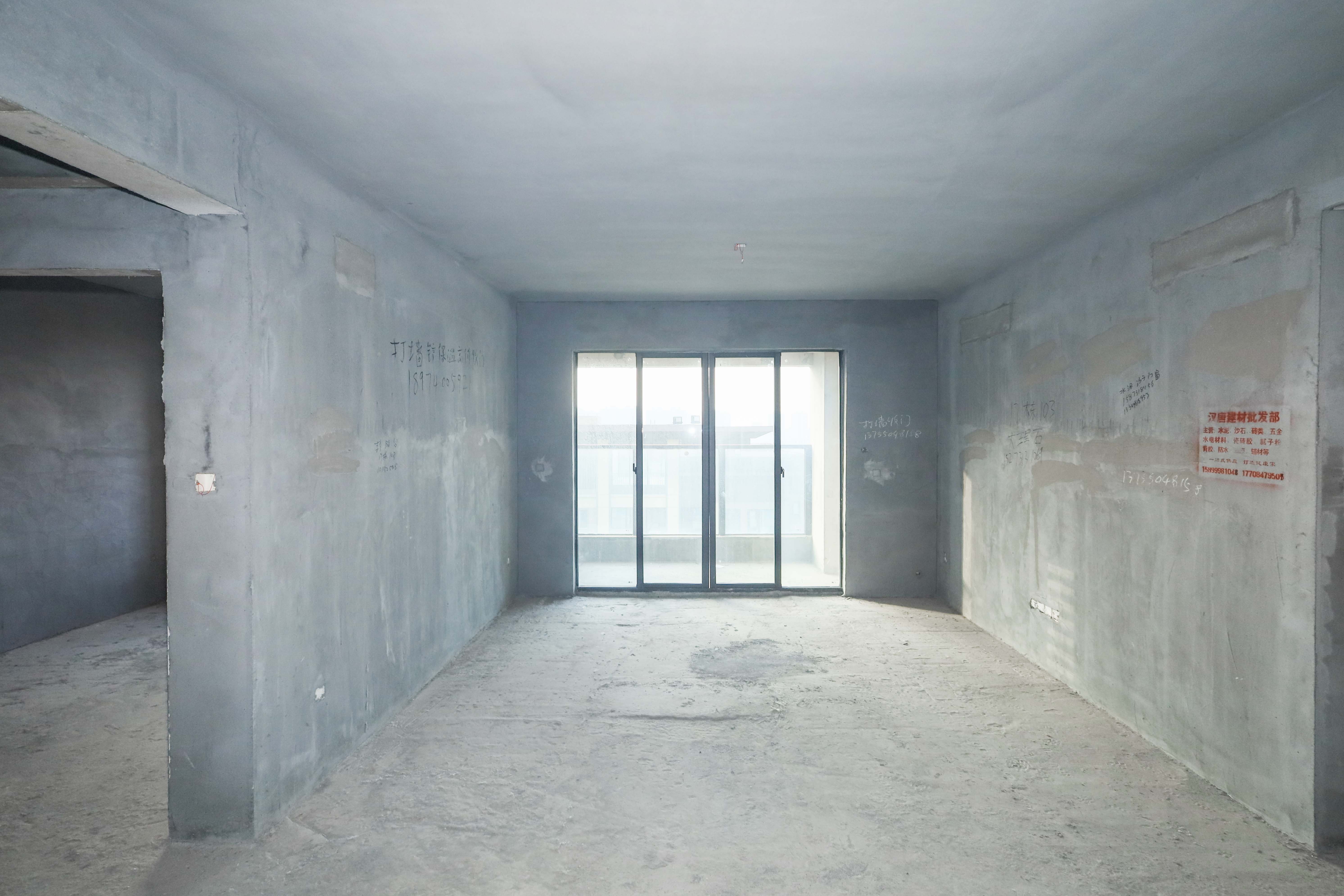 汉唐世家一期 3室2厅2卫 85.0万 汉唐世家一期 3室2厅2卫 85.0万客厅