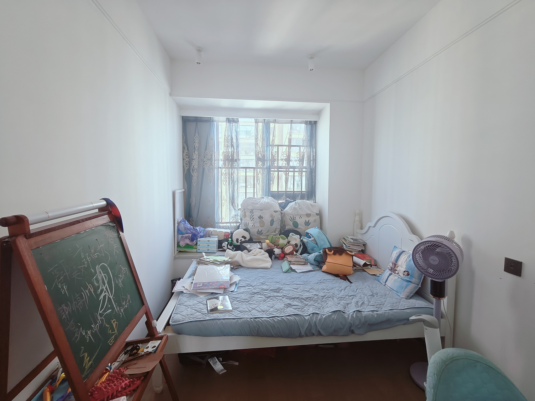 万科滨河道  4室2厅2卫   190.00万卧室