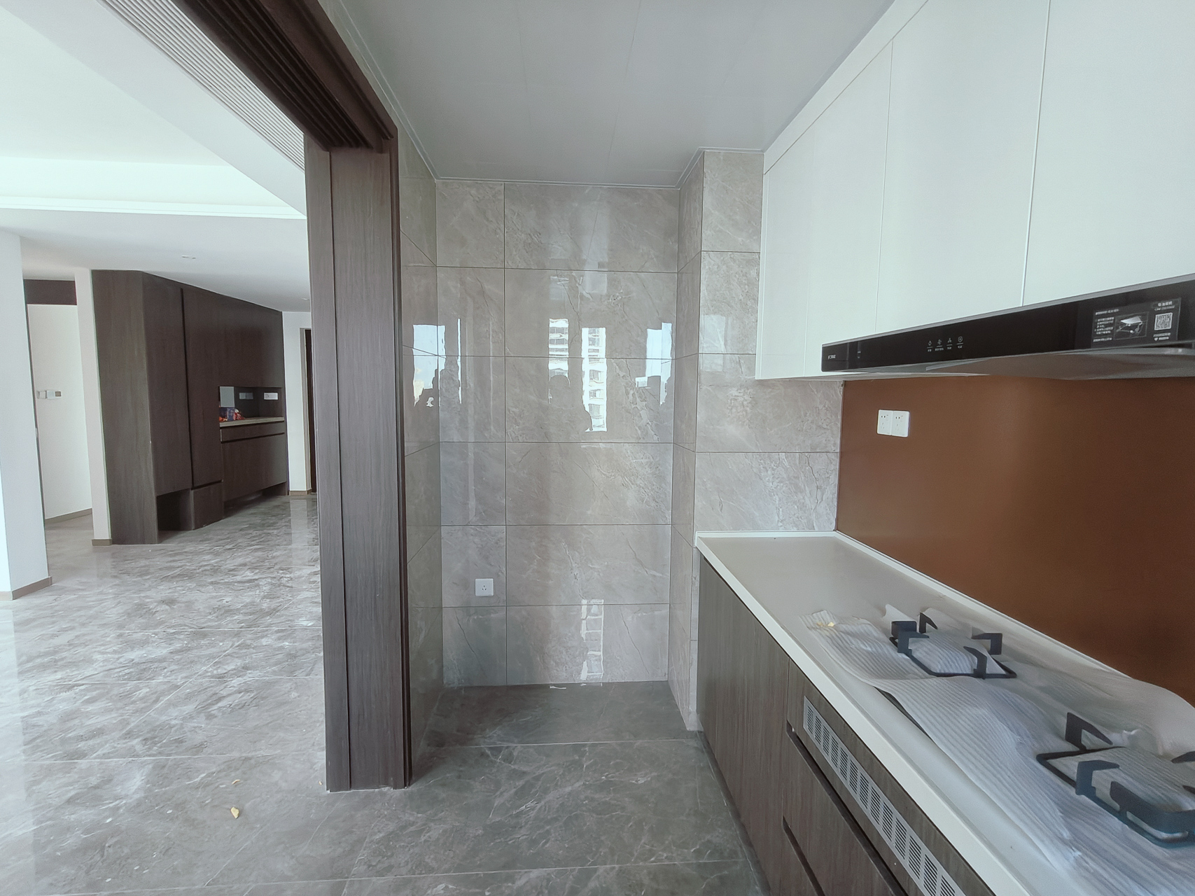 越秀湘江星汇城三期  4室2厅3卫    285.0万 越秀湘江星汇城三期  4室2厅3卫    285.0万厨房