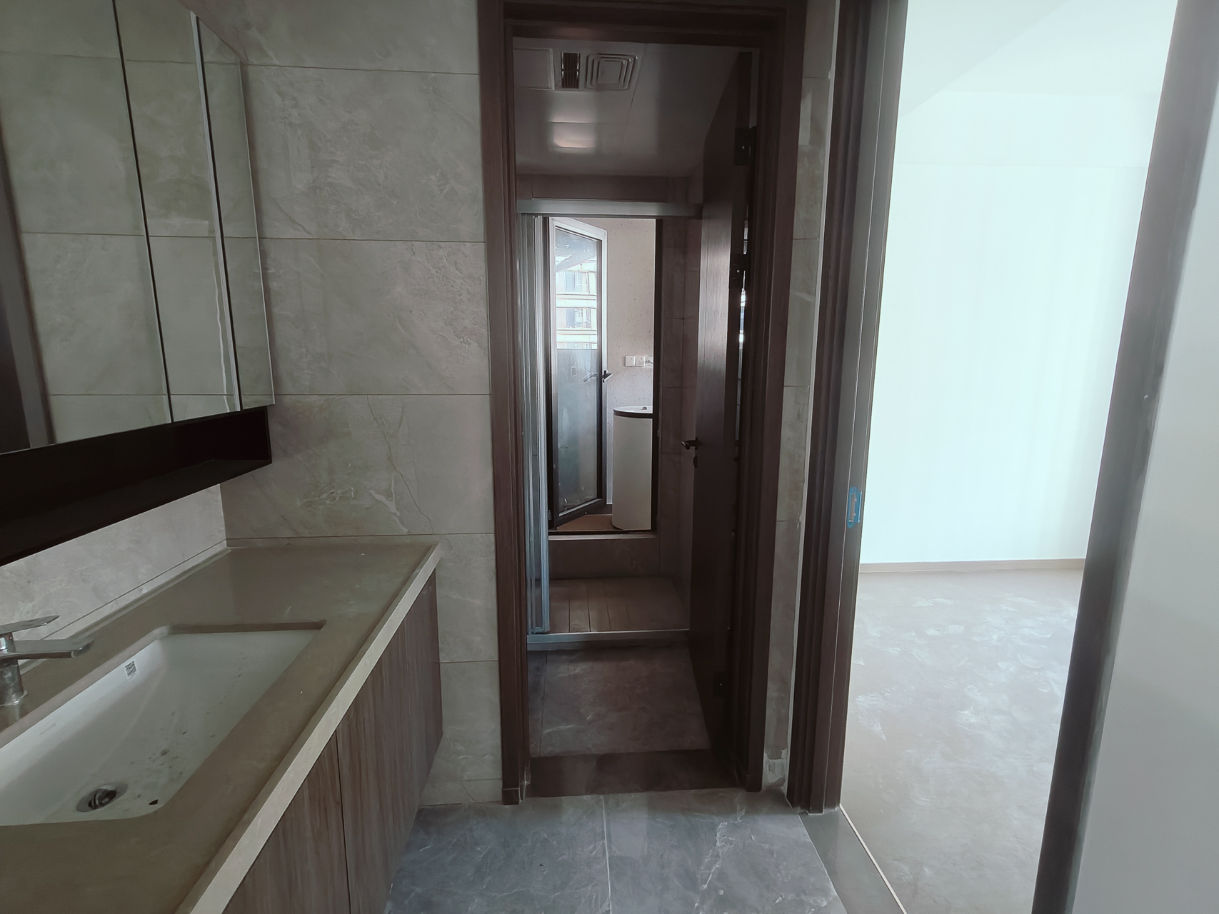 越秀湘江星汇城三期  4室2厅3卫    285.0万 越秀湘江星汇城三期  4室2厅3卫    285.0万卫生间