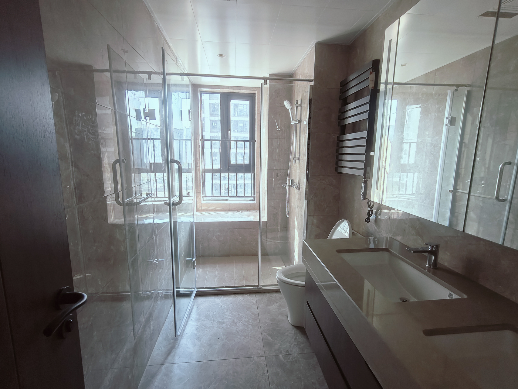 越秀湘江星汇城三期  4室2厅3卫    285.0万 越秀湘江星汇城三期  4室2厅3卫    285.0万卫生间