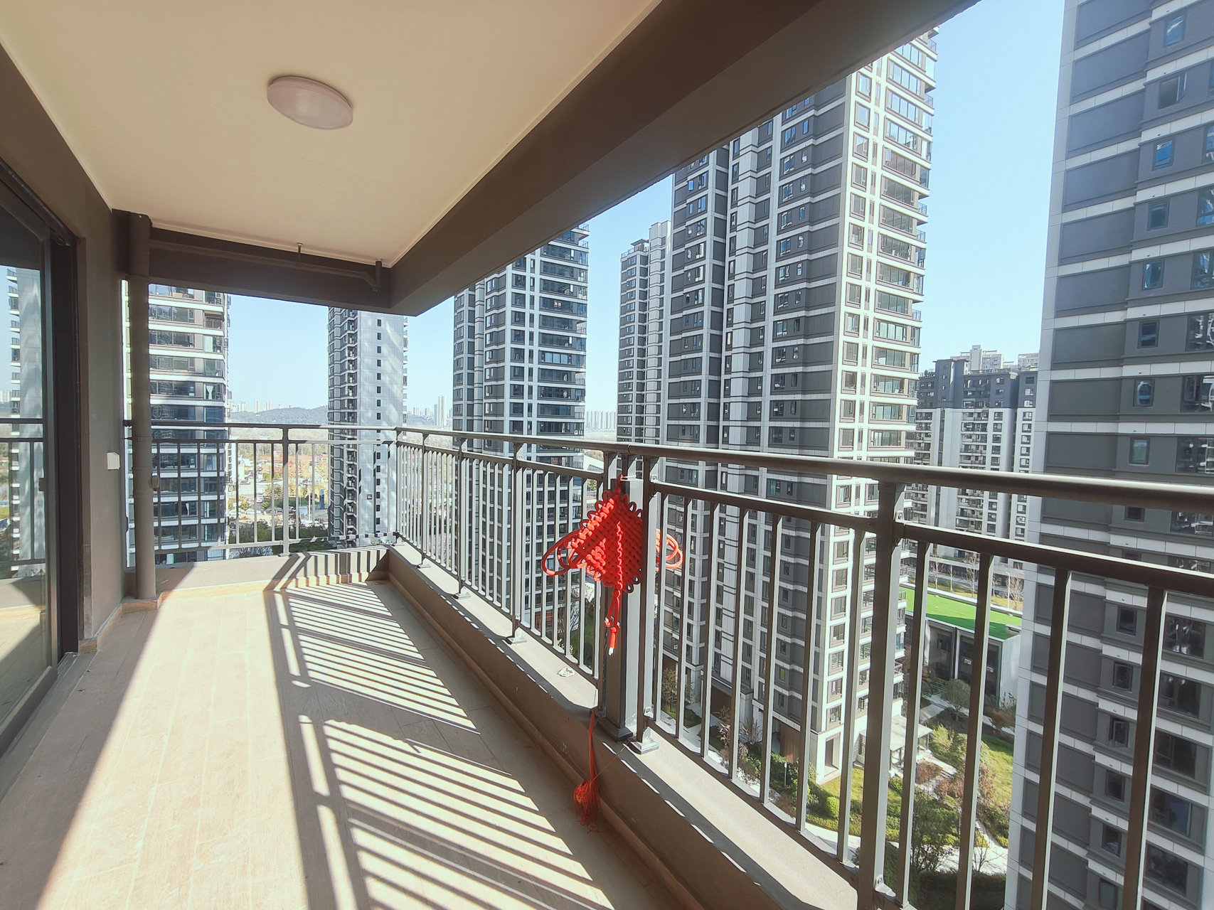 越秀湘江星汇城三期  4室2厅3卫    285.0万 越秀湘江星汇城三期  4室2厅3卫    285.0万阳台