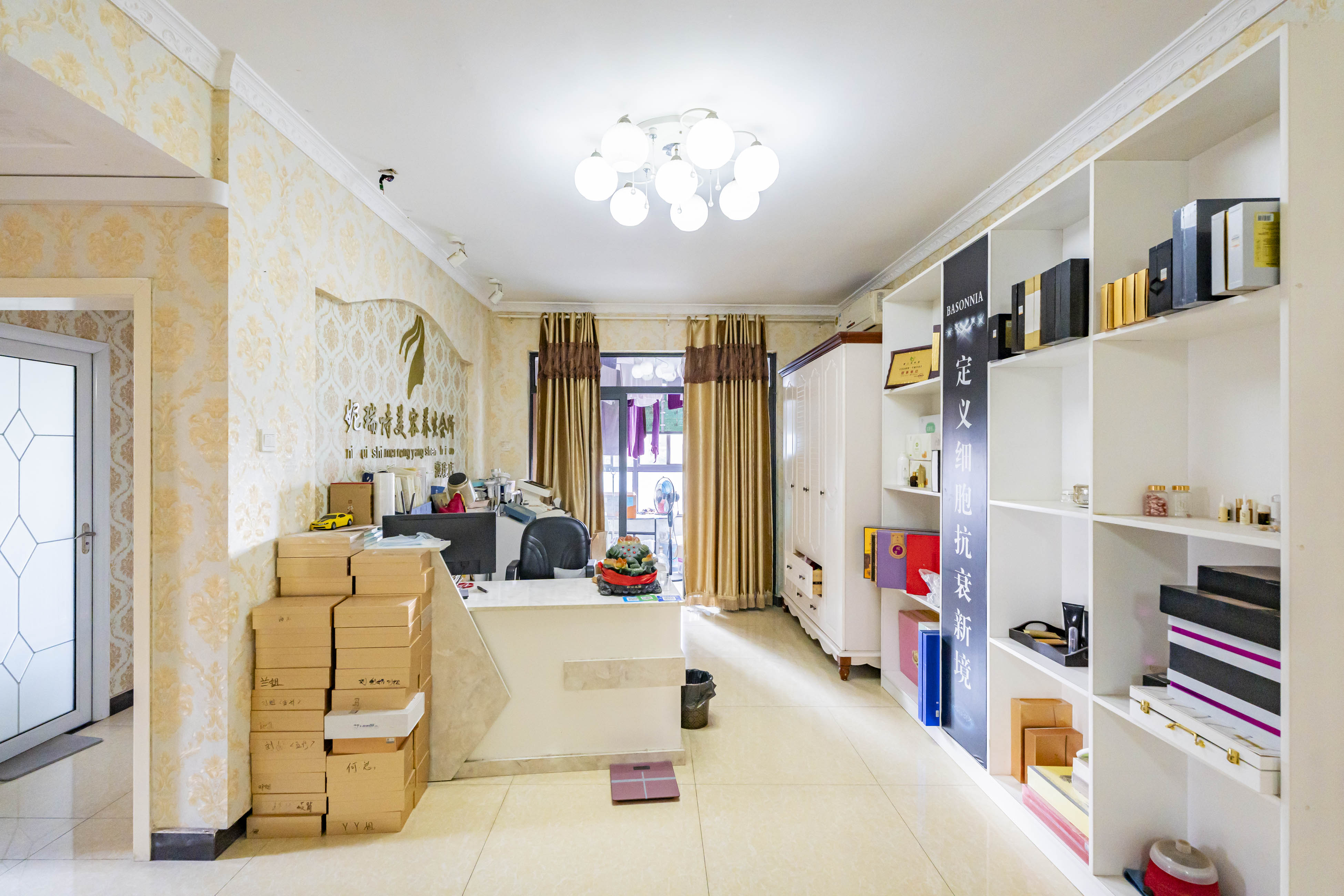 藏珑湖上国际花园 3室2厅2卫 106.8万 藏珑湖上国际花园 3室2厅2卫 106.8万客厅