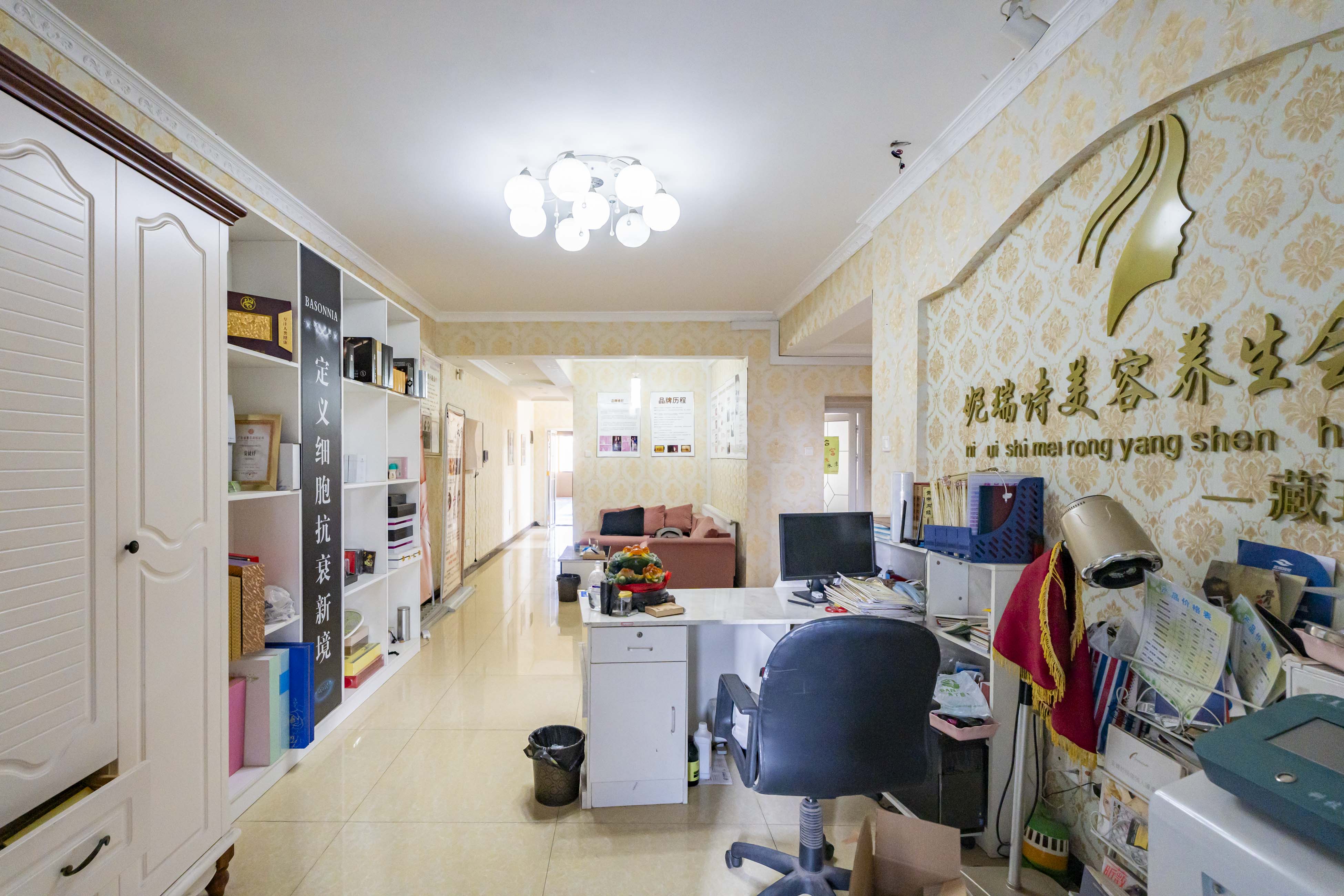 藏珑湖上国际花园 3室2厅2卫 106.8万 藏珑湖上国际花园 3室2厅2卫 106.8万客厅