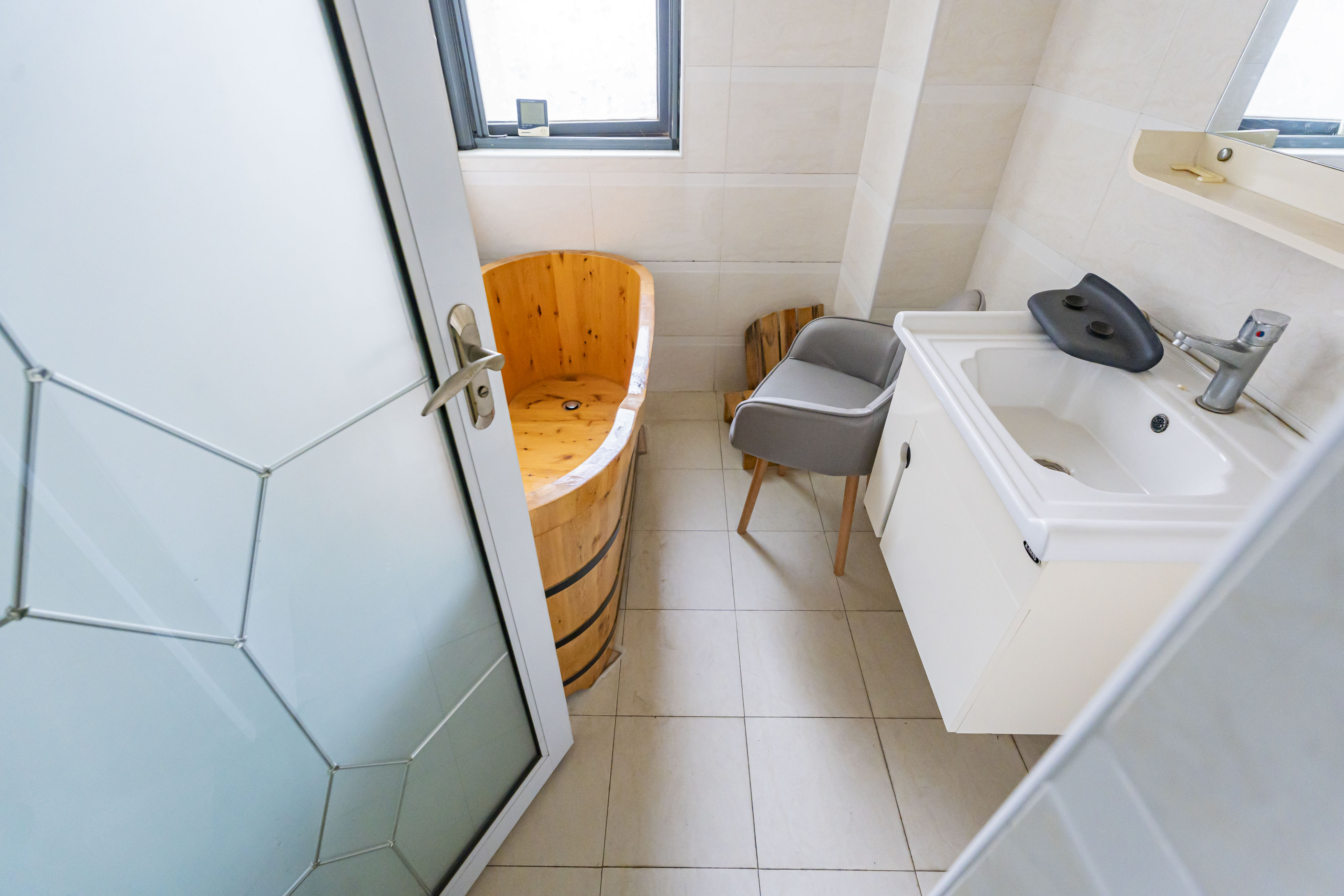 藏珑湖上国际花园 3室2厅2卫 106.8万 藏珑湖上国际花园 3室2厅2卫 106.8万卫生间