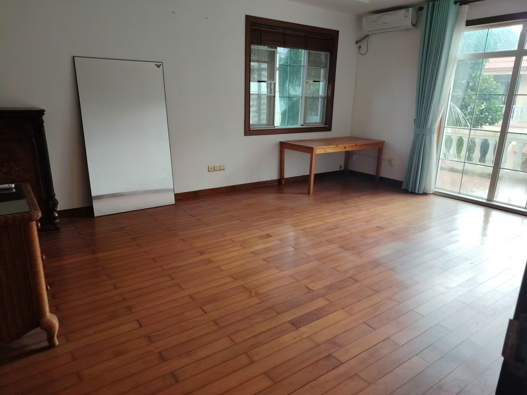 黄金海岸花园  5室2厅5卫    1500.0万 黄金海岸花园  5室2厅5卫    1500.0万室内图