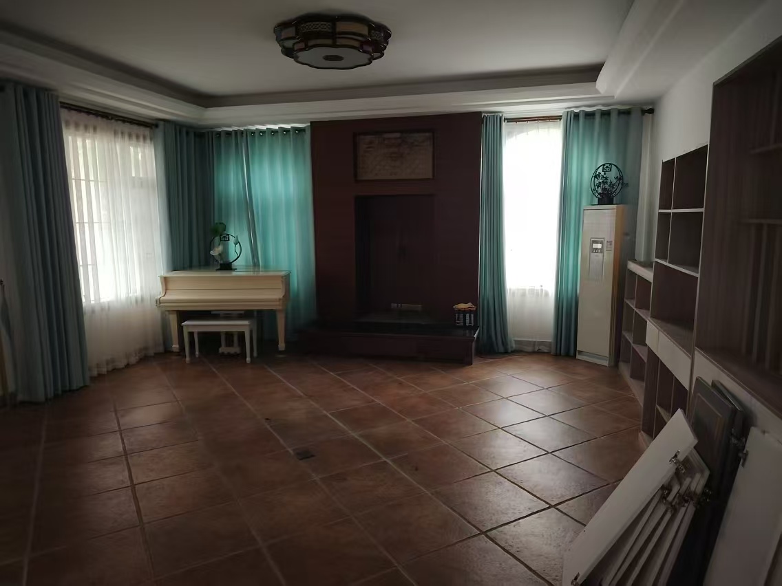 黄金海岸花园  5室2厅5卫    1500.0万 黄金海岸花园  5室2厅5卫    1500.0万室内图