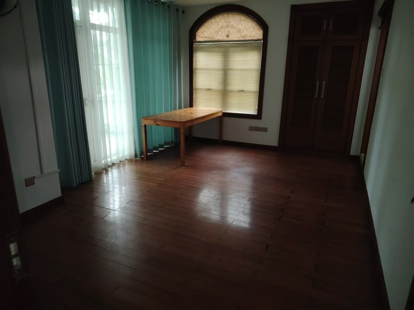 黄金海岸花园  5室2厅5卫    1500.0万 黄金海岸花园  5室2厅5卫    1500.0万室内图