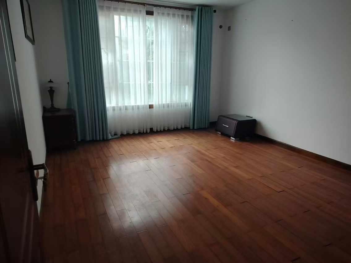 黄金海岸花园  5室2厅5卫    1500.0万 黄金海岸花园  5室2厅5卫    1500.0万室内图