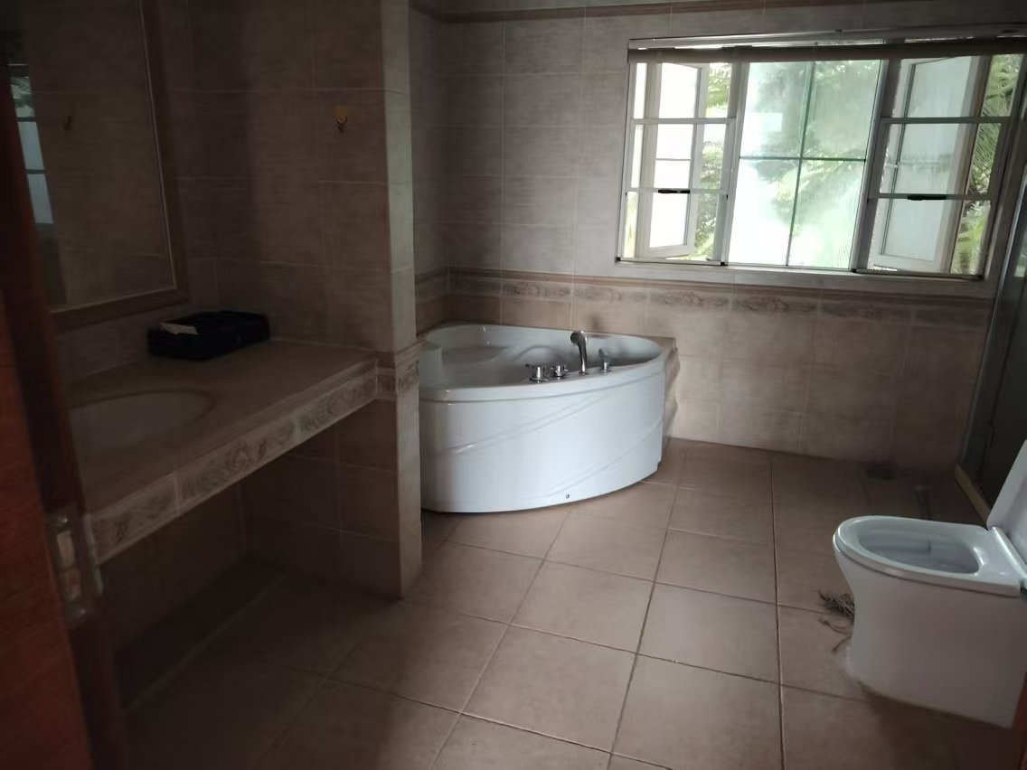 黄金海岸花园  5室2厅5卫    1500.0万 黄金海岸花园  5室2厅5卫    1500.0万室内图