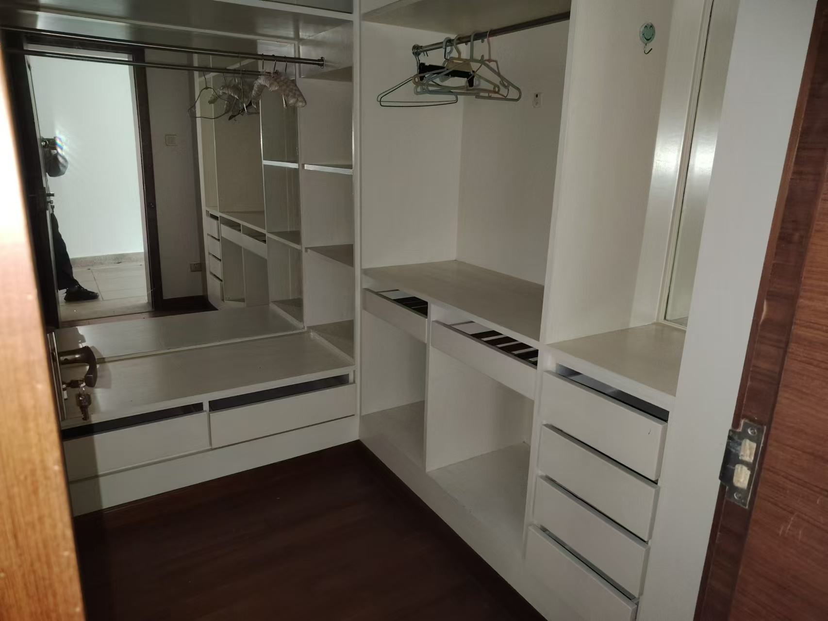 黄金海岸花园  5室2厅5卫    1500.0万 黄金海岸花园  5室2厅5卫    1500.0万室内图