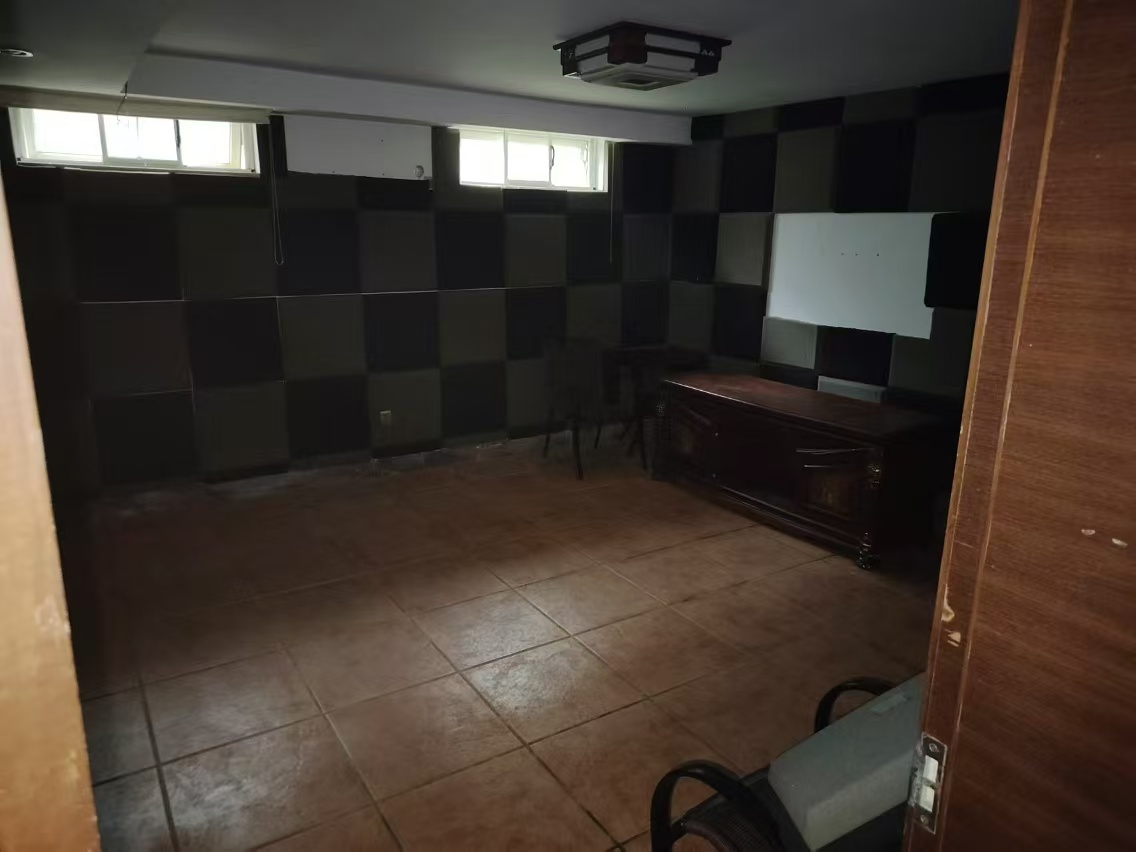 黄金海岸花园  5室2厅5卫    1500.0万 黄金海岸花园  5室2厅5卫    1500.0万室内图