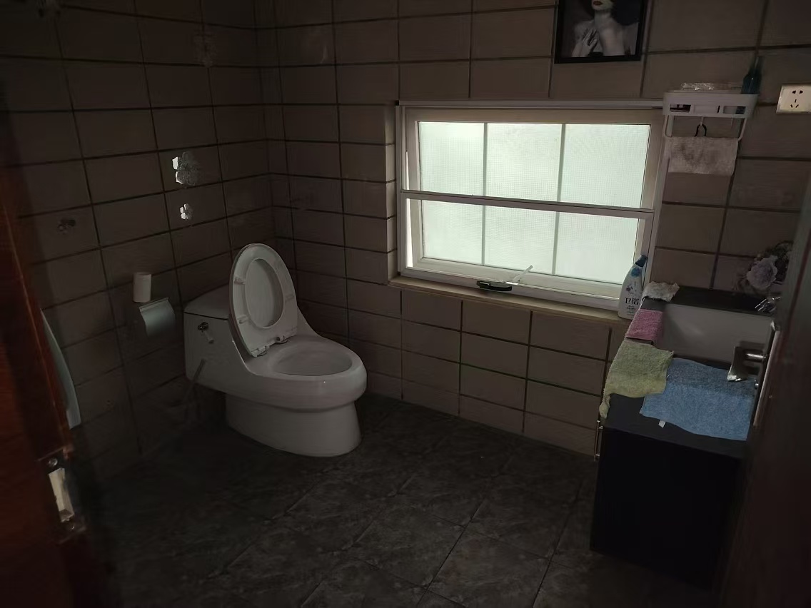 黄金海岸花园  5室2厅5卫    1500.0万 黄金海岸花园  5室2厅5卫    1500.0万室内图