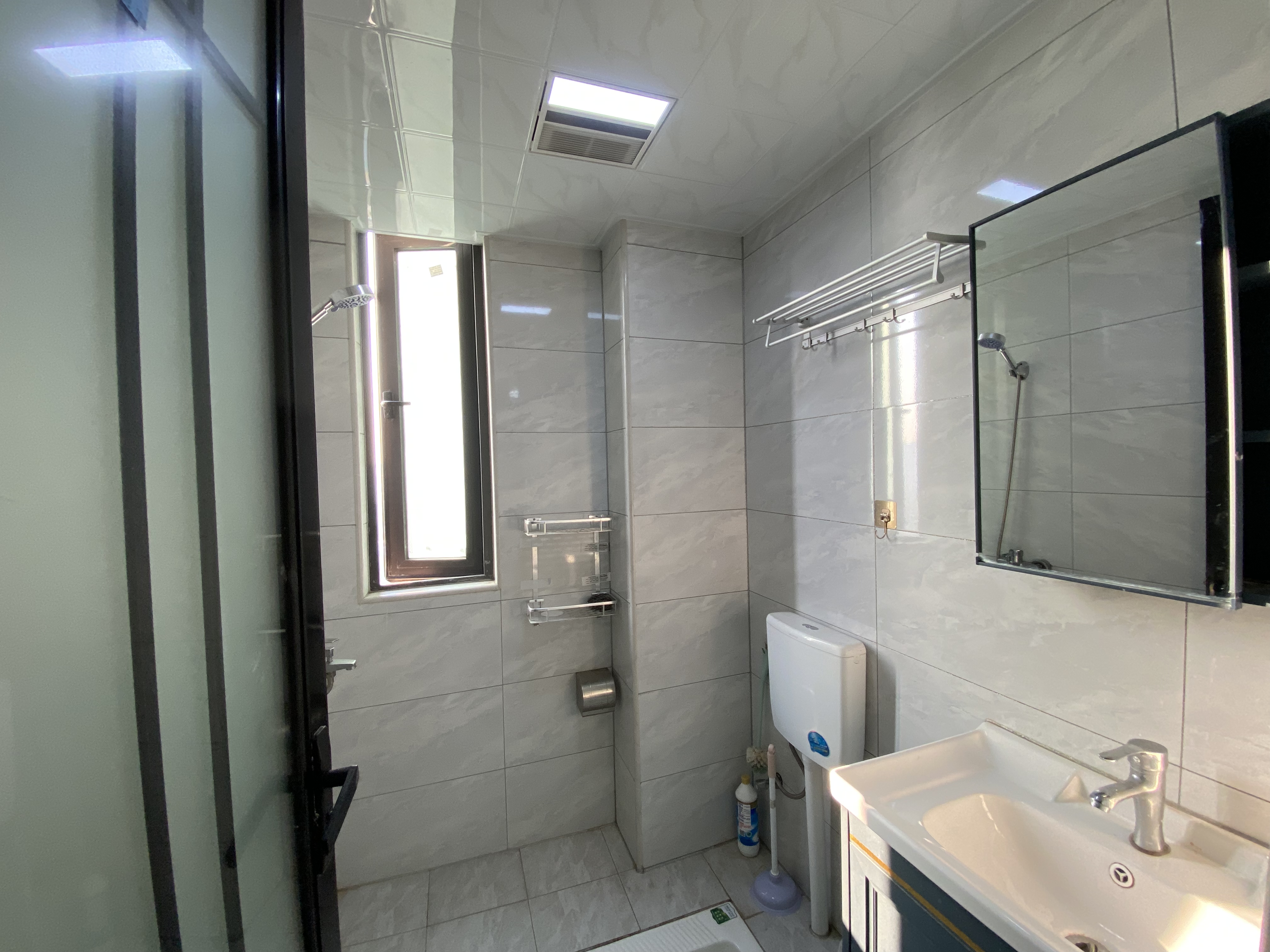 东合新苑 2室2厅1卫 2000.0元/月 东合新苑 2室2厅1卫 2000.0元/月室内图