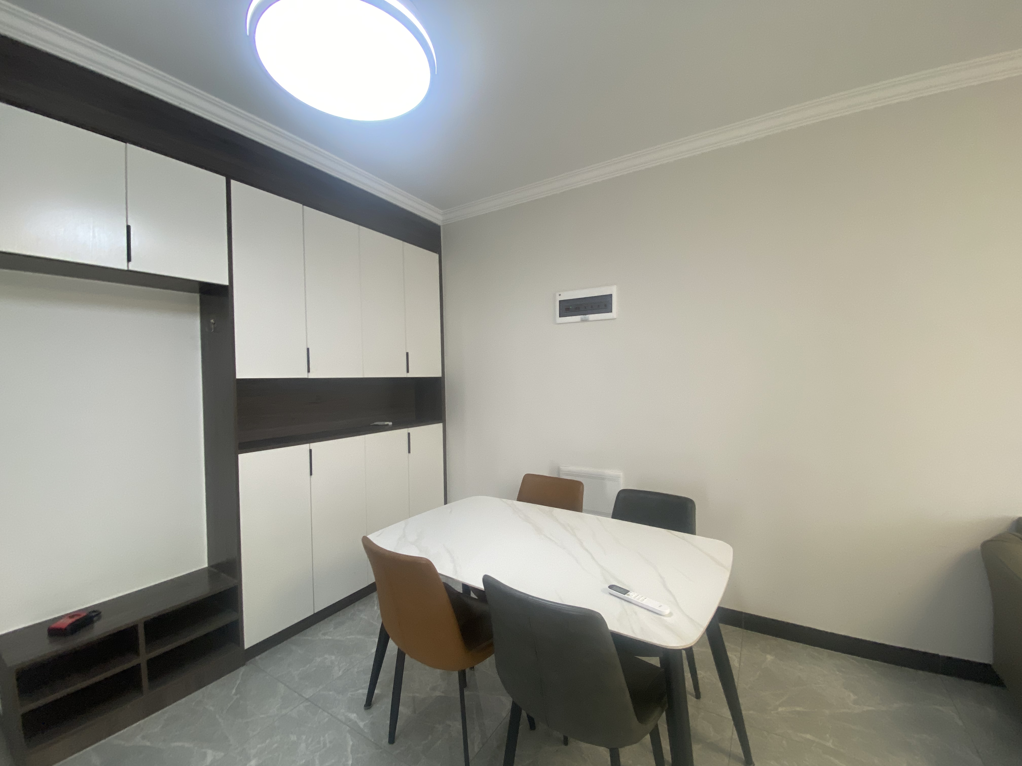 东合新苑 2室2厅1卫 2000.0元/月 东合新苑 2室2厅1卫 2000.0元/月室内图