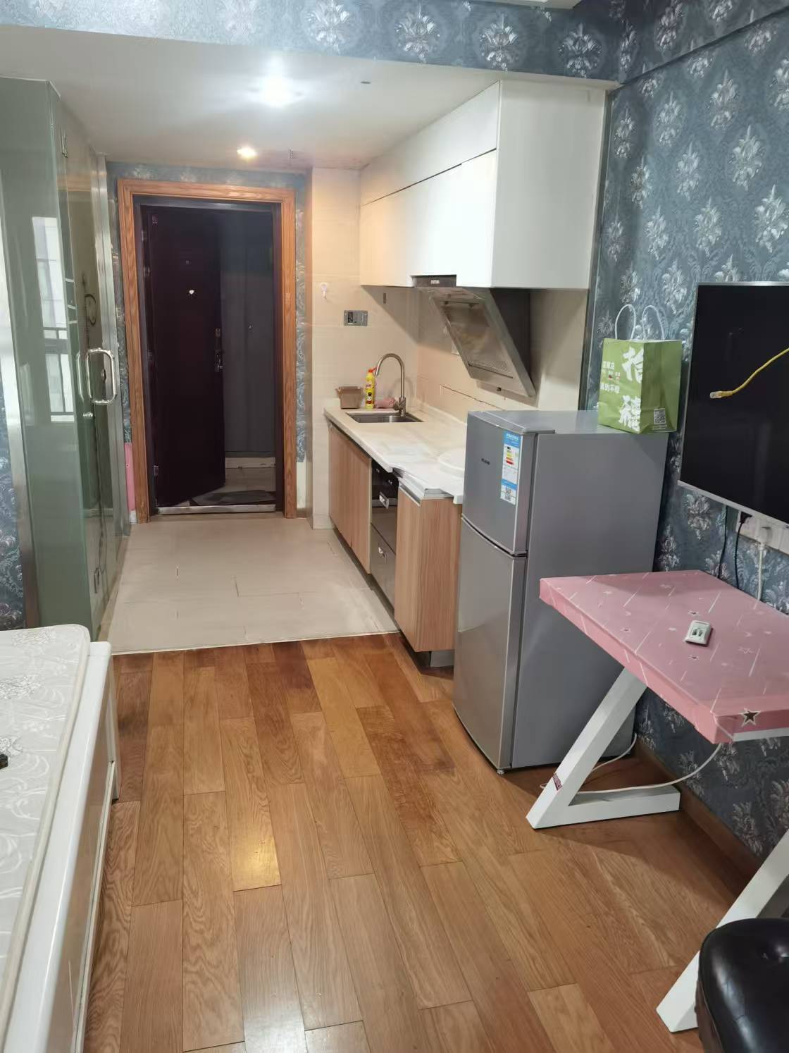 大汉希尔顿 1室1厅1卫 1300.0元/月 大汉希尔顿 1室1厅1卫 1300.0元/月室内图