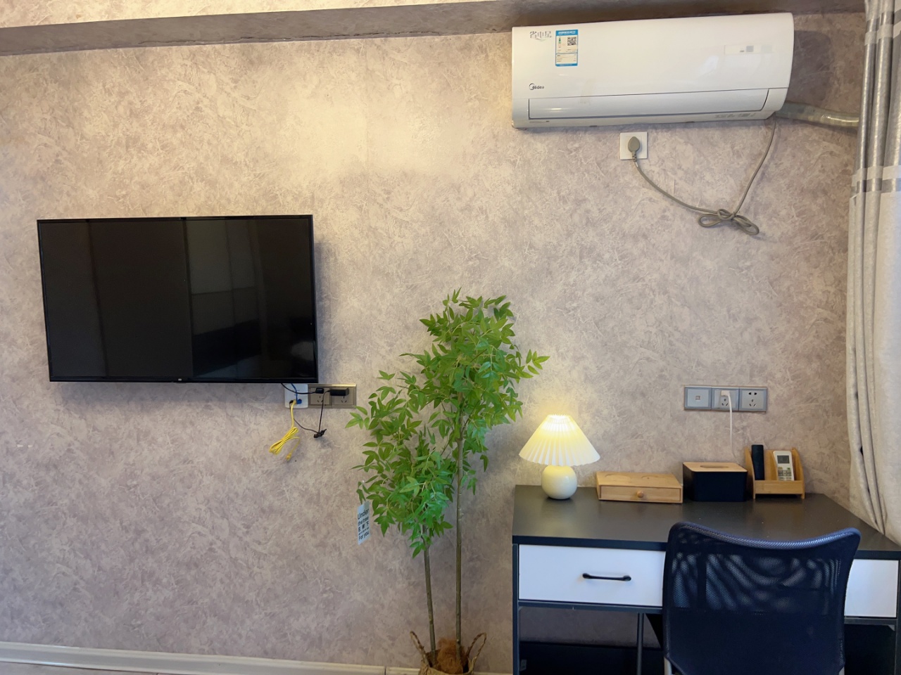 鑫泰科技大厦  1室1厅1卫    1500.0元/月 鑫泰科技大厦  1室1厅1卫    1500.0元/月室内图