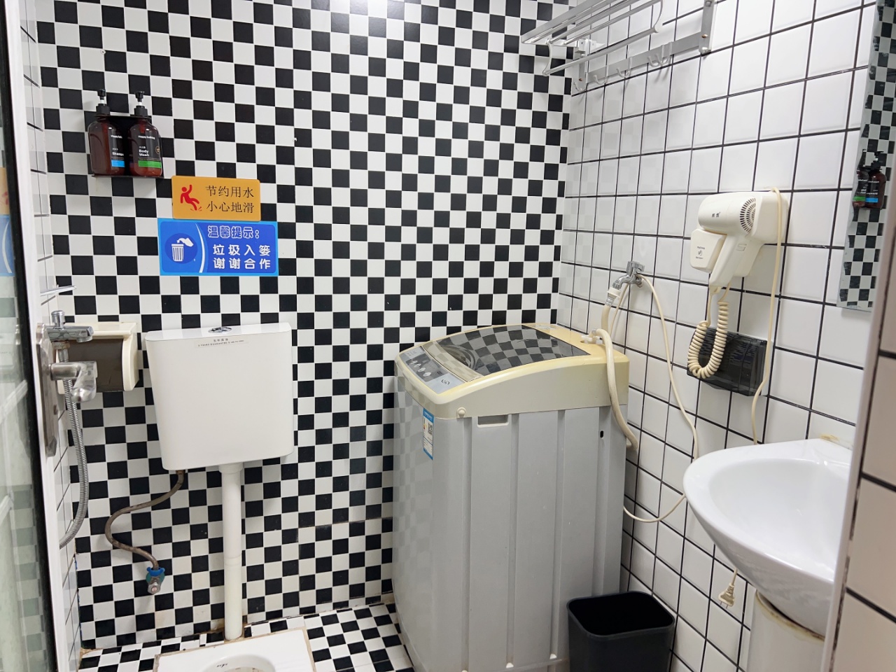 鑫泰科技大厦  1室1厅1卫    1500.0元/月 鑫泰科技大厦  1室1厅1卫    1500.0元/月室内图