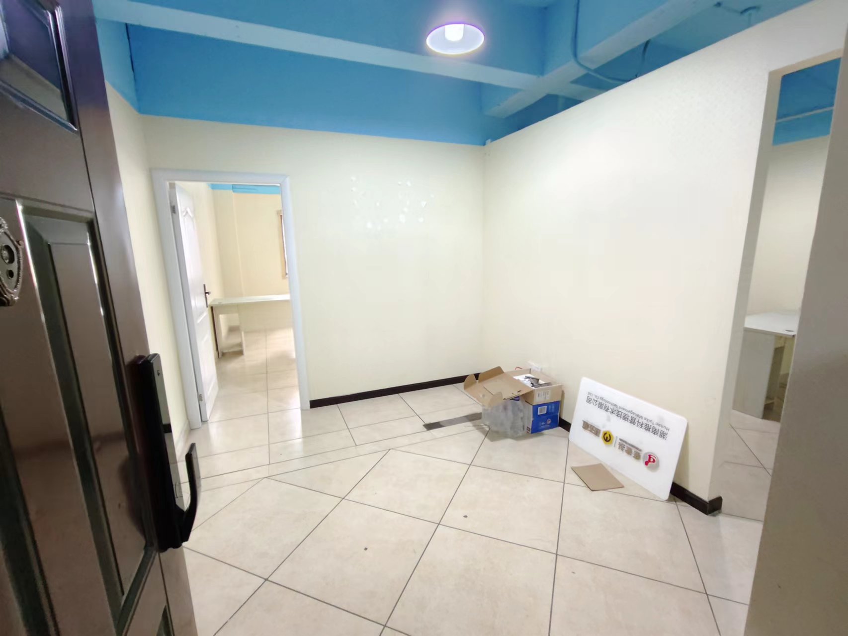 蔚蓝天空 1室1厅1卫 2600.0元/月 蔚蓝天空 1室1厅1卫 2600.0元/月室内图