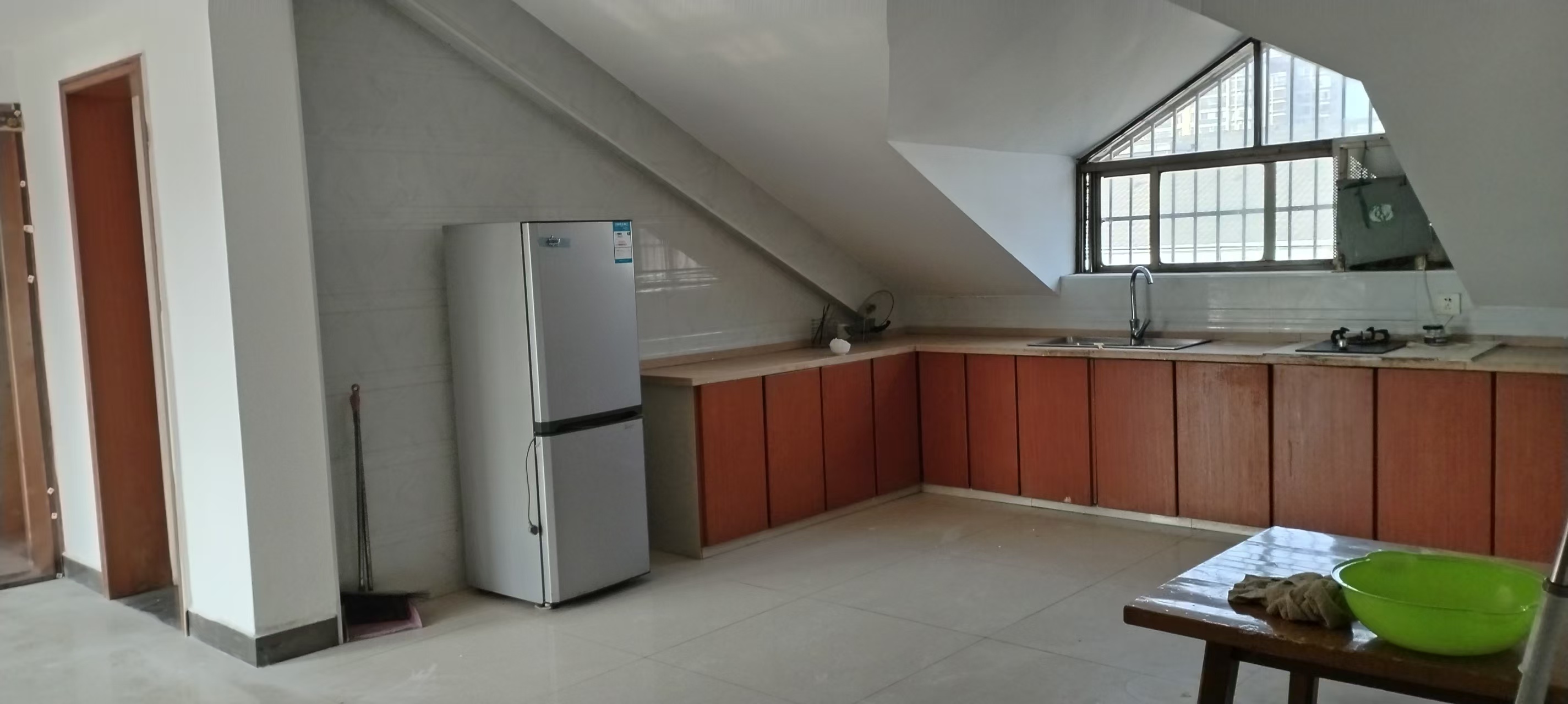 幸福里 2室2厅1卫 550.0元/月 幸福里 2室2厅1卫 550.0元/月室内图