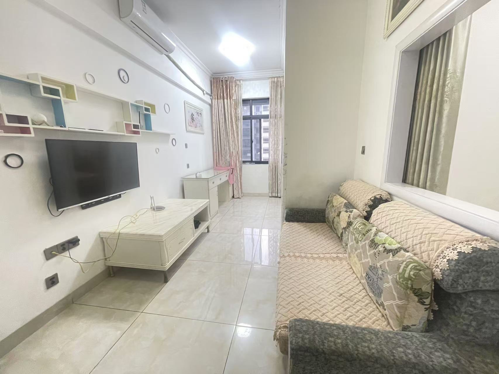 和厚园小区二期  2室2厅1卫    1300.0元/月 和厚园小区二期  2室2厅1卫    1300.0元/月