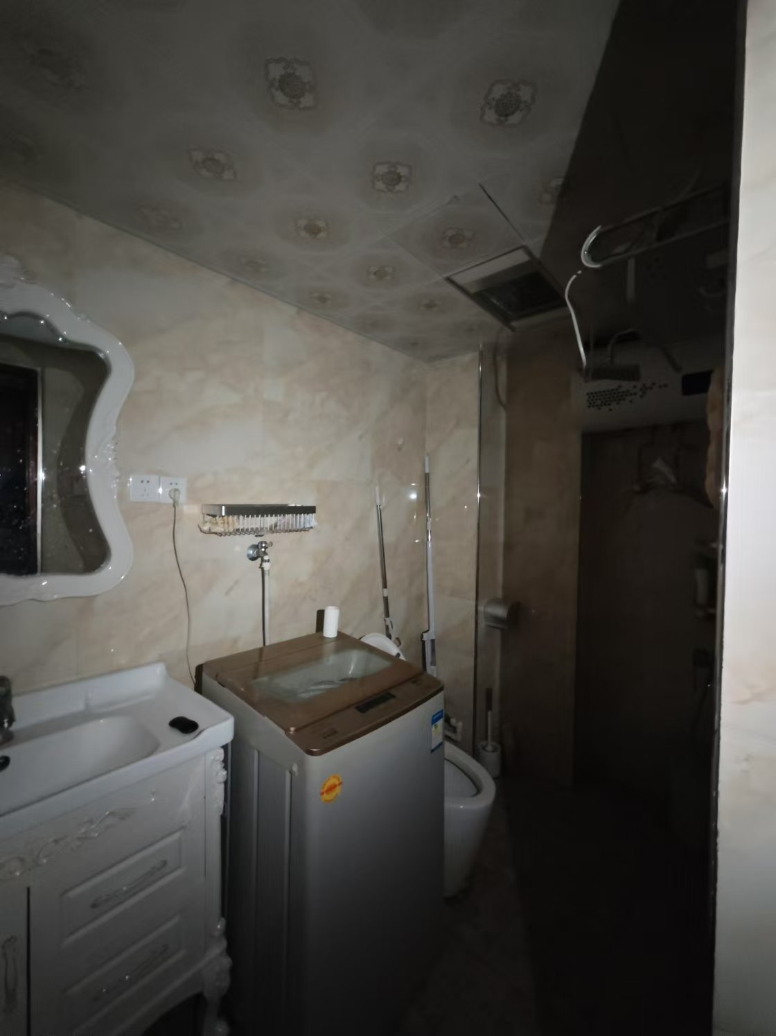 鑫远微中心 1室1厅1卫 1500.0元/月 鑫远微中心 1室1厅1卫 1500.0元/月室内图