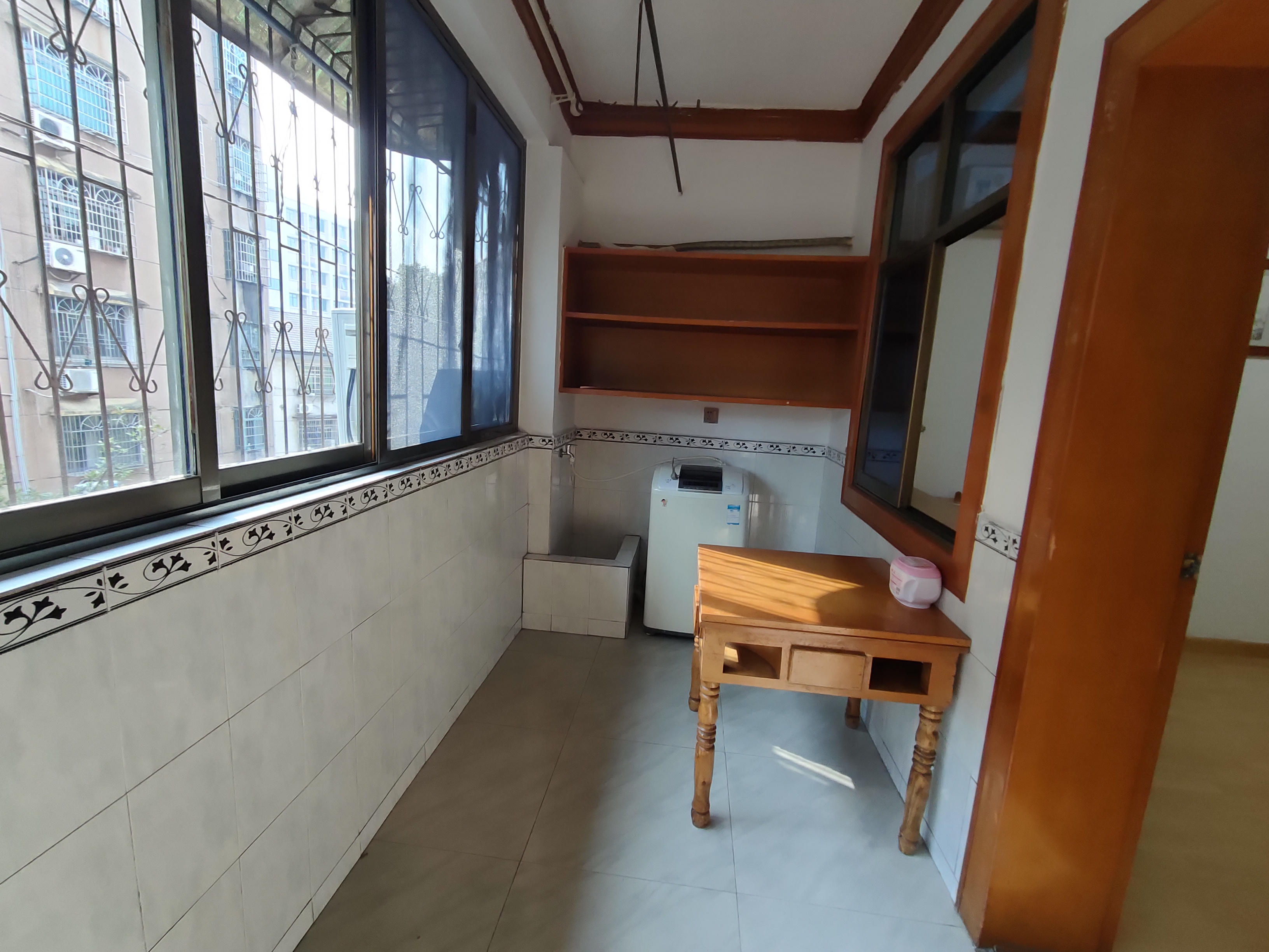 秀峰小区 1室2厅1卫 1200.0元/月 秀峰小区 1室2厅1卫 1200.0元/月室内图