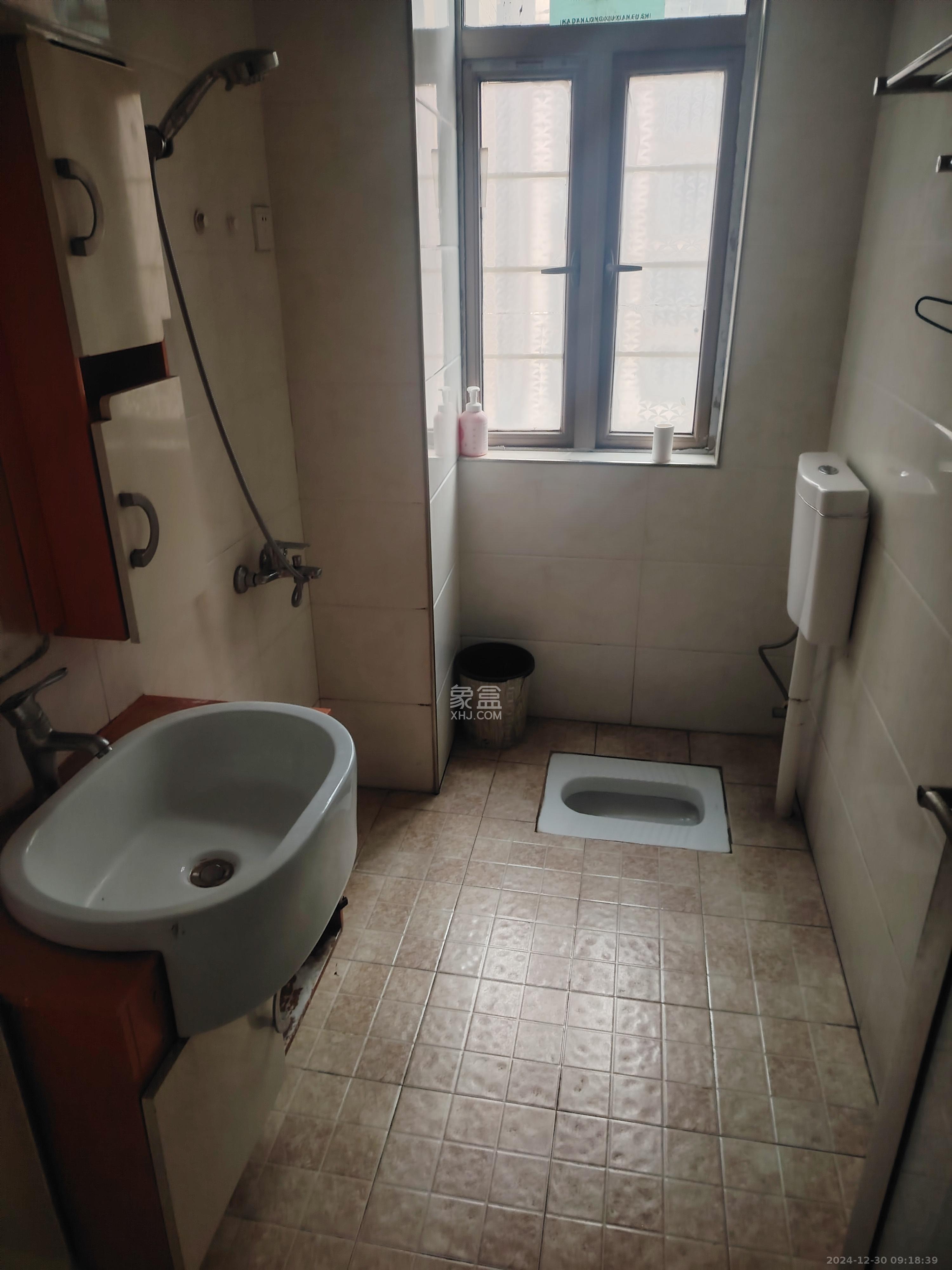 长沙玫瑰园 3室2厅2卫 2000.0元/月 长沙玫瑰园 3室2厅2卫 2000.0元/月室内图