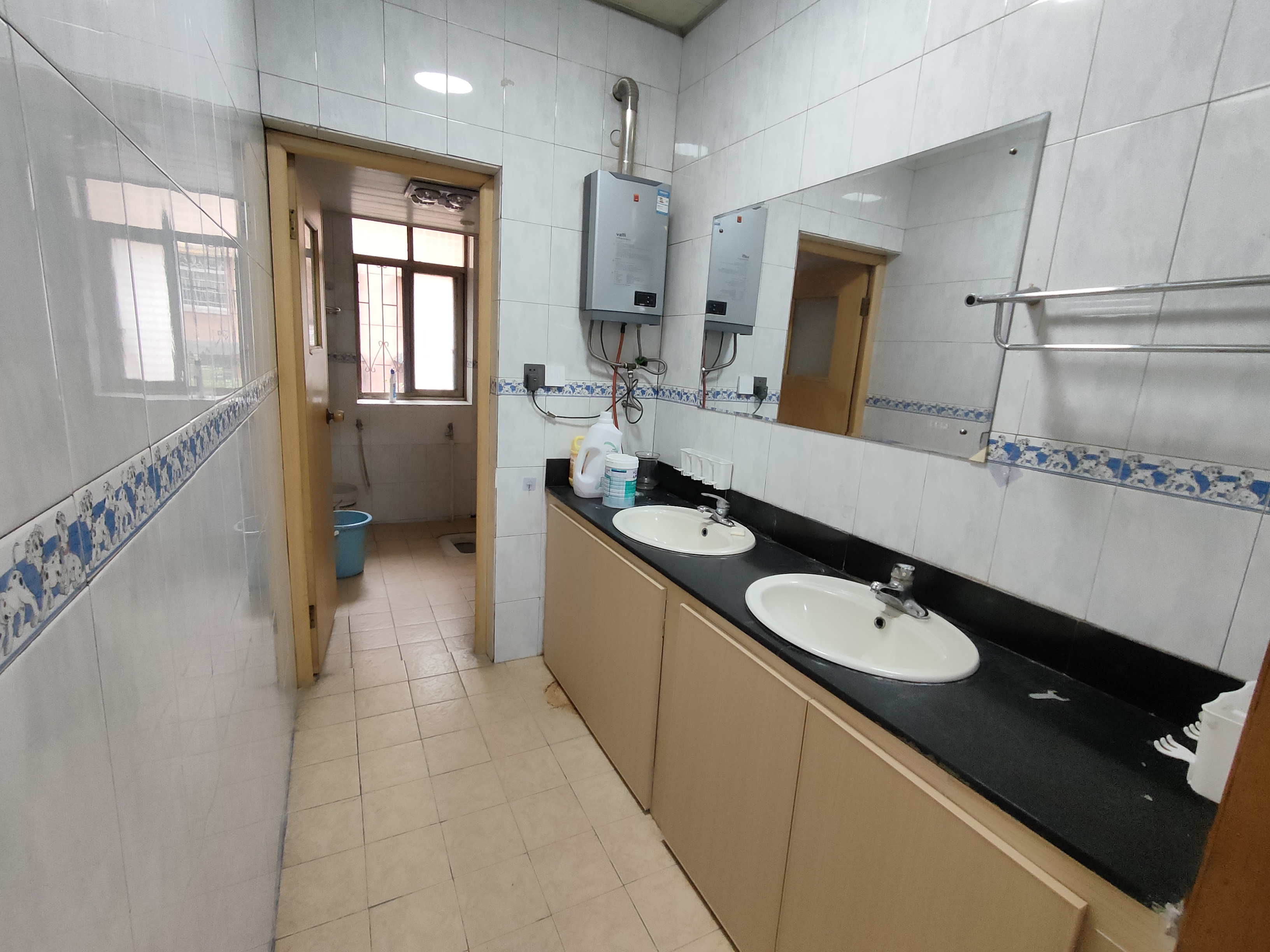 秀峰小区 1室2厅1卫 1200.0元/月 秀峰小区 1室2厅1卫 1200.0元/月室内图