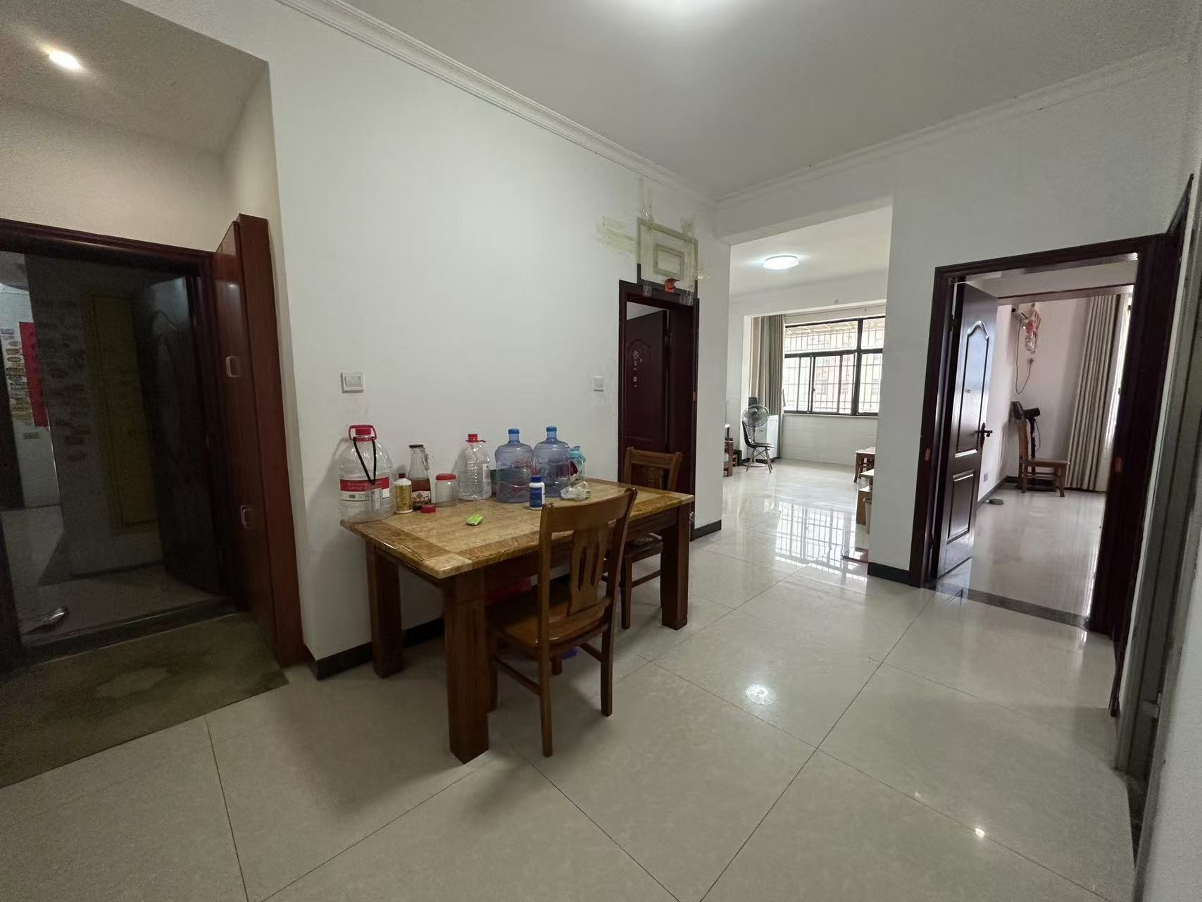 五星龙廻塘小区  3室2厅1卫    1700.0元/月 五星龙廻塘小区  3室2厅1卫    1700.0元/月室内图